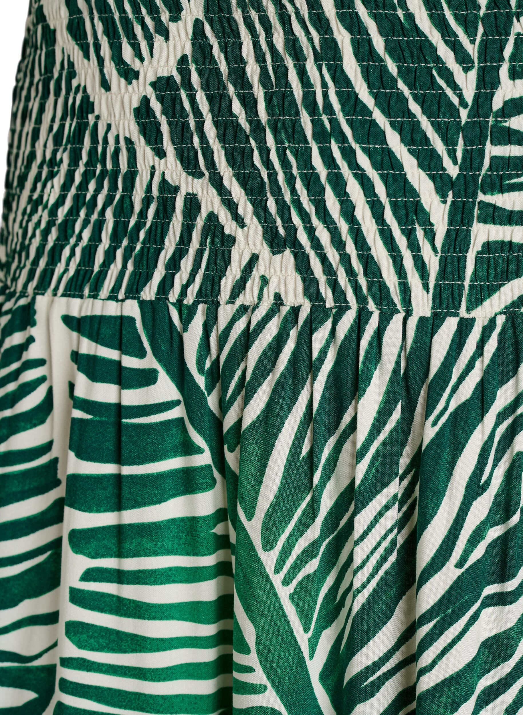 Zizzi Jupe longue en viscose avec smocks, Vert, Packshot image number 2