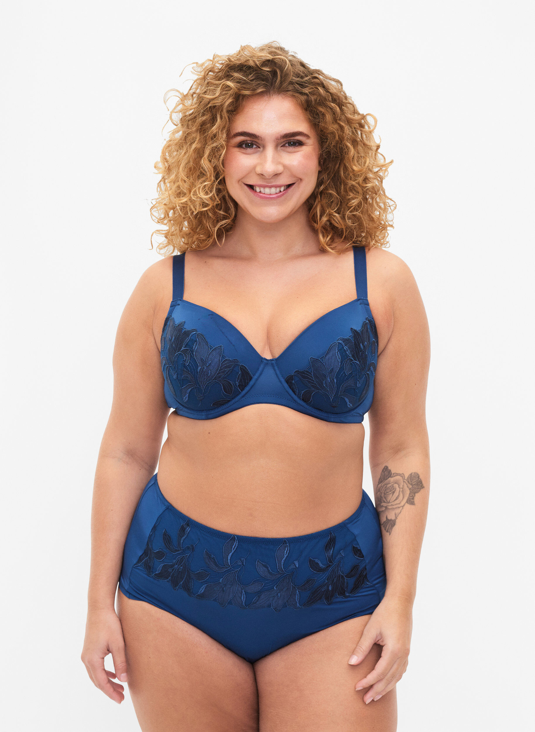 Zizzi Culottes hautes avec taille r&eacute;guli&egrave;re et dentelle, Sailor Blue, Model image number 0