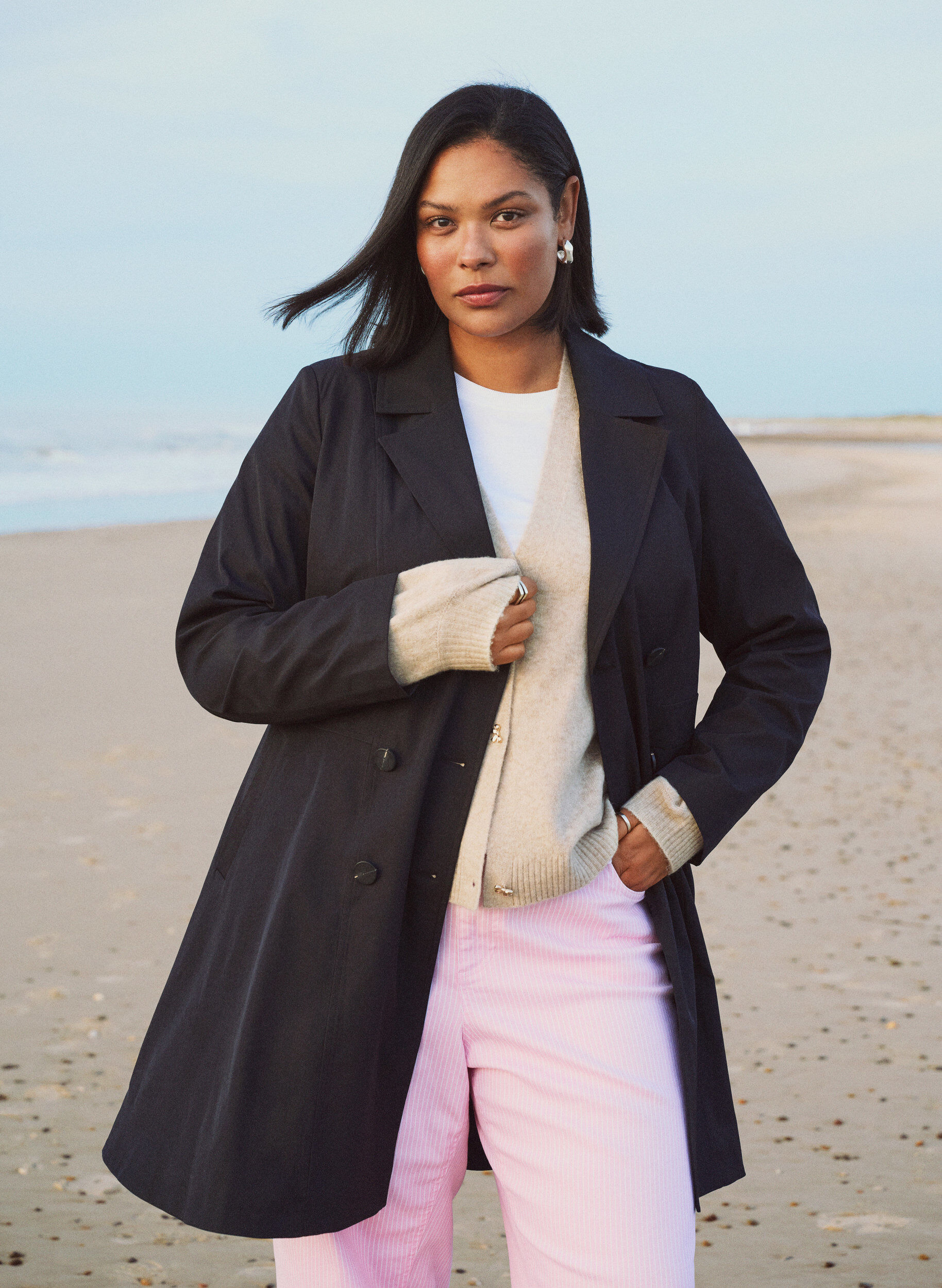 Zizzi Manteau de printemps coupe &eacute;vas&eacute;e &agrave; double boutonnage, Noir, Image image number 0