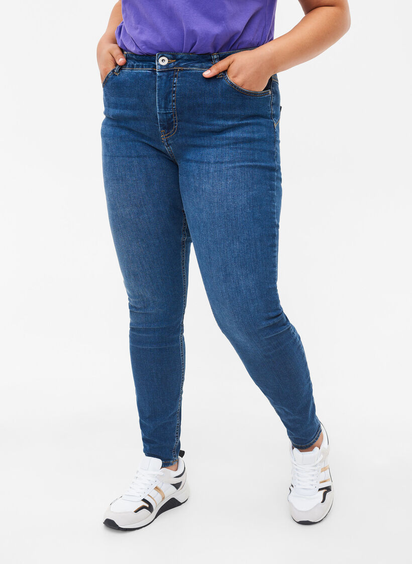 Jean Amy taille haute avec push up, Blue denim, Model image number 2
