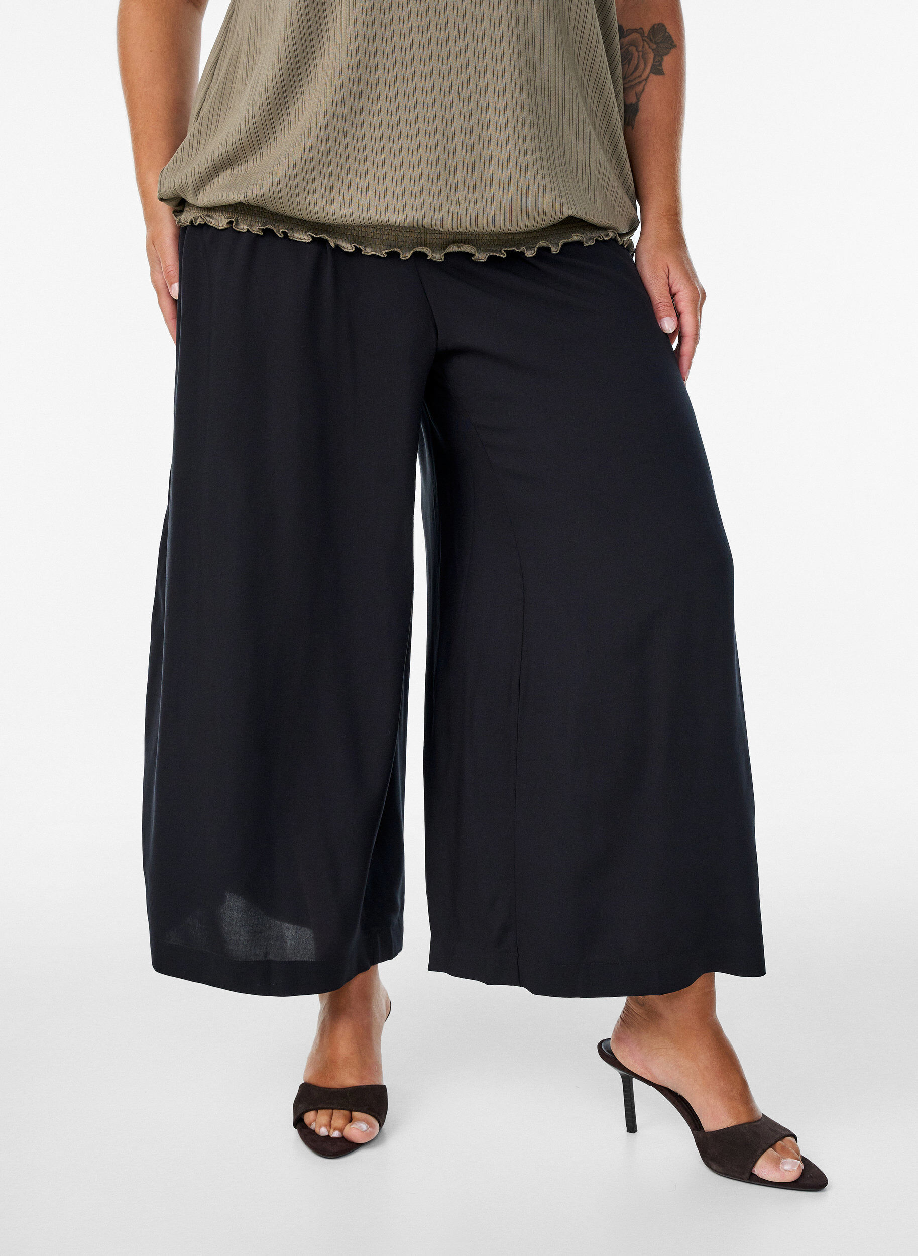 ZizziJupe-culotte en viscose avec une taille haute et une coupe ample, Noir, Model image number 2