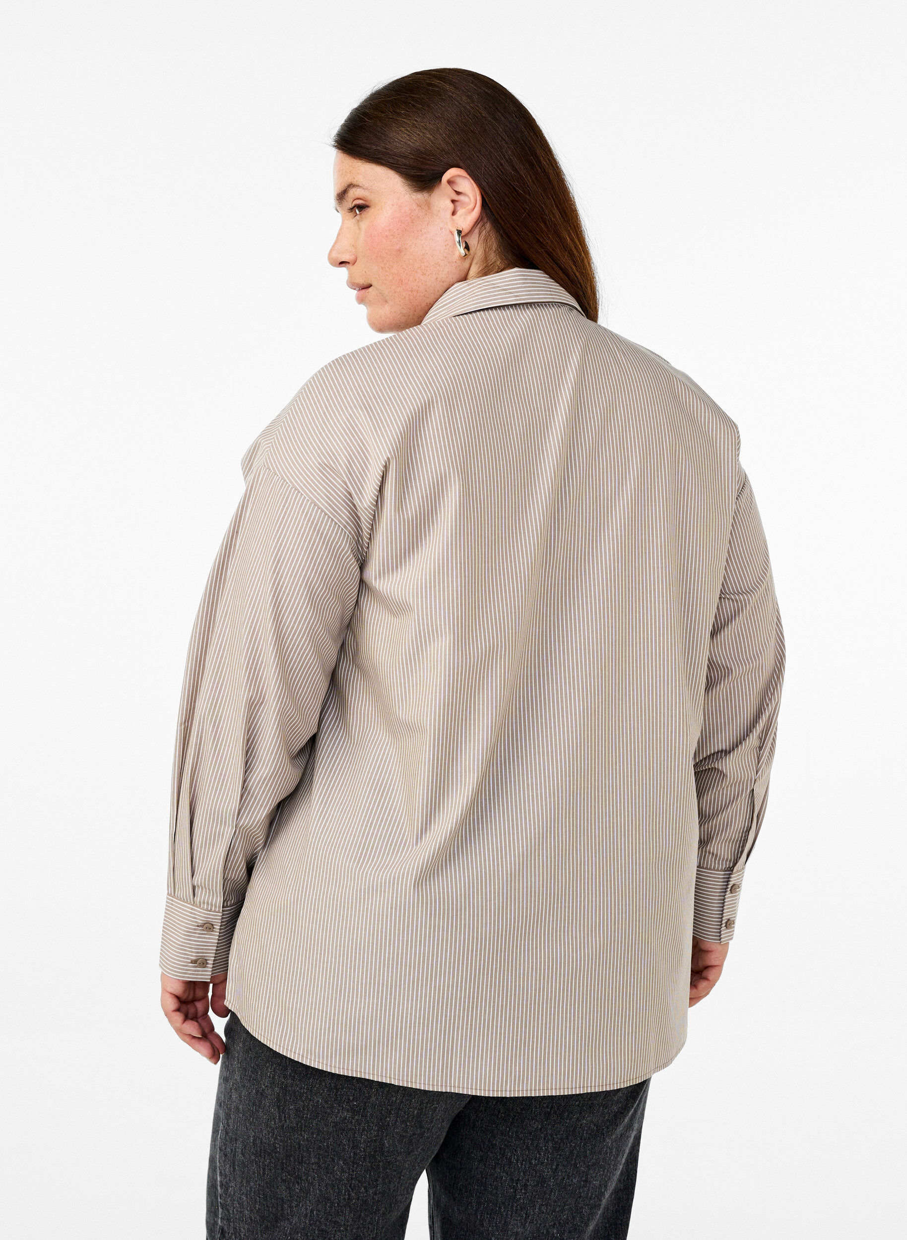 Zizzi Chemise ray&eacute;e ample &agrave; manches longues, Marron, Model image number 2