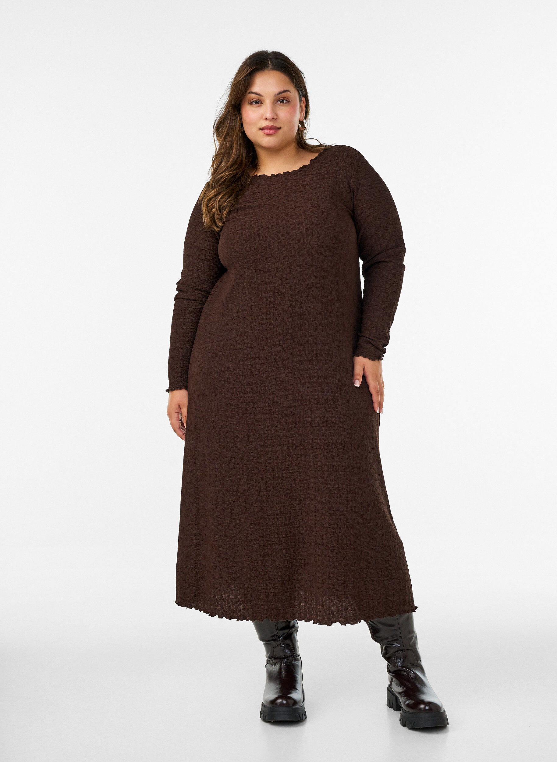 ZizziRobe midi avec une texture ondul&eacute;e et des manches longues, Marron, Model image number 1