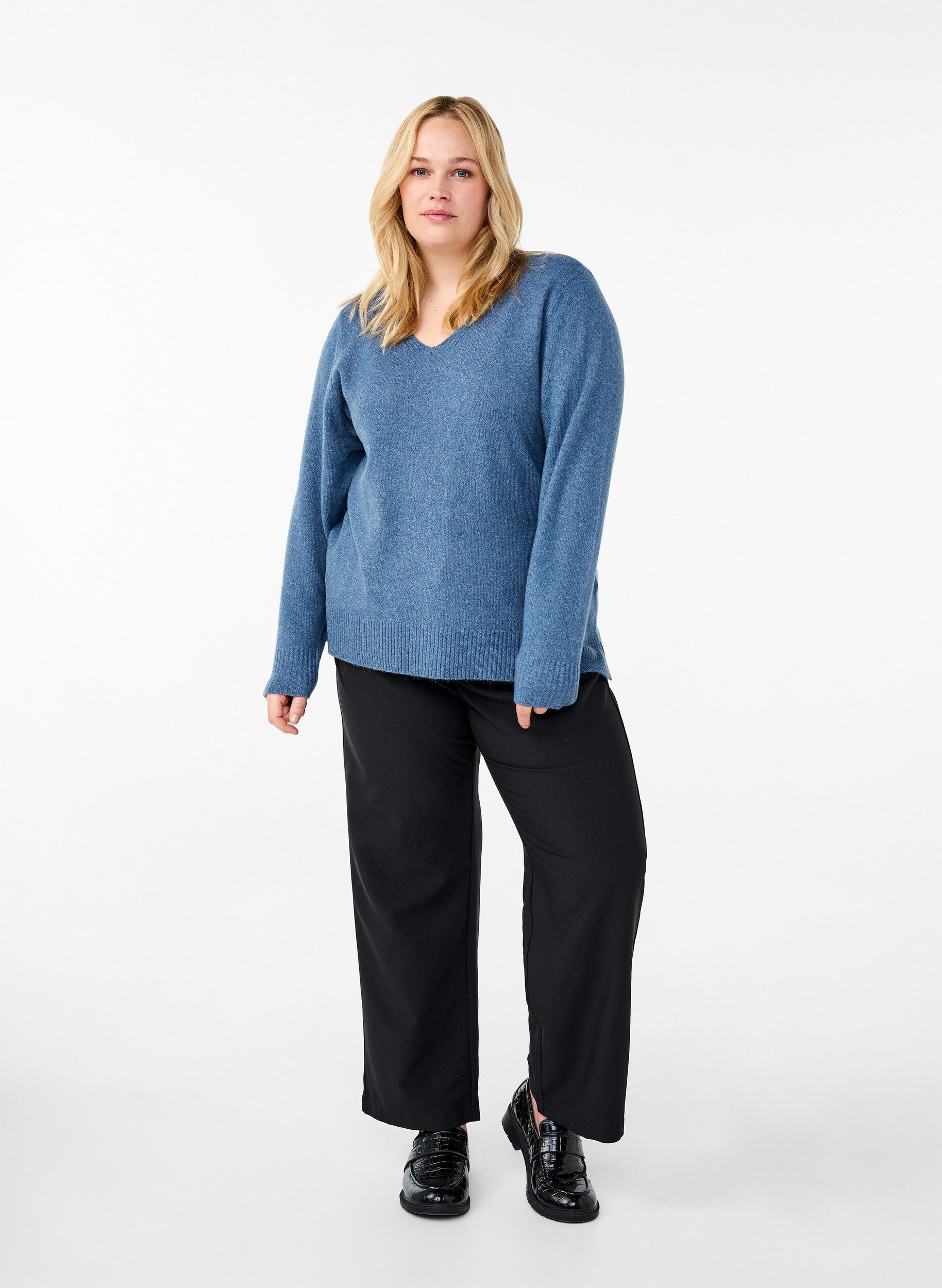 Zizzi  Chemisier en tricot avec col en V, Bering S. White Mel., Model image number 2