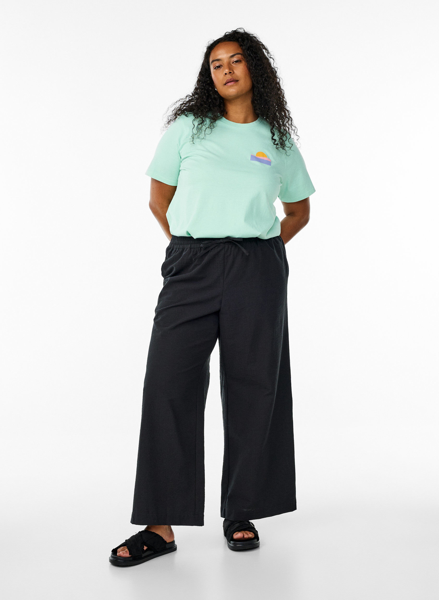 Zizzi T-shirt en coton biologique avec impression au dos, Vert clair, Model image number 1