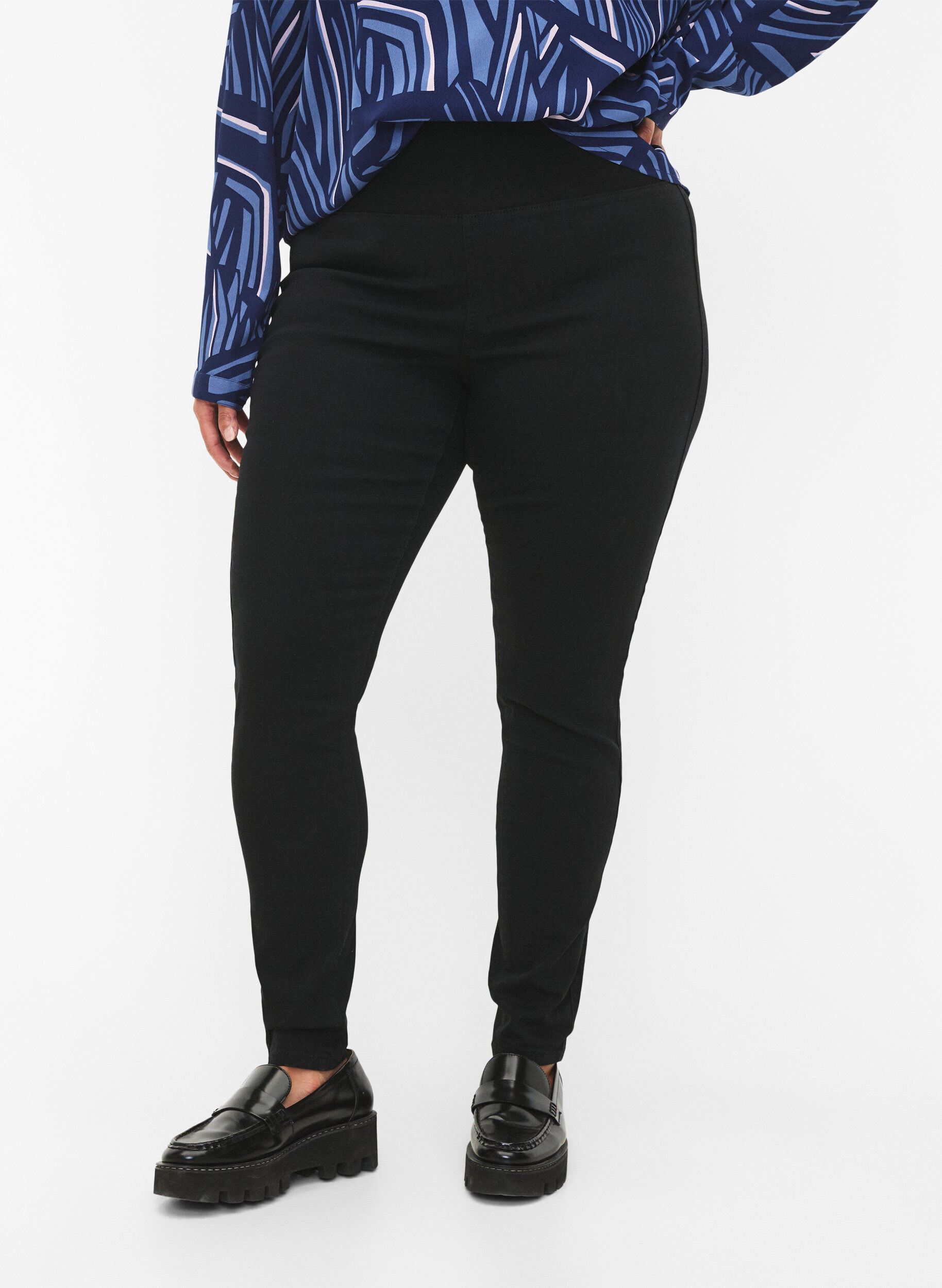 Zizzi FLASH - Jeggings avec large ceinture &eacute;lastique, Noir, Model image number 2