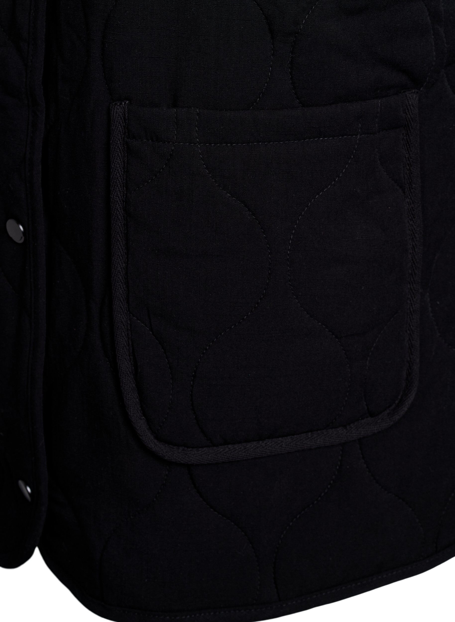 Zizzi Veste matelass&eacute;e avec boutons et poches, Noir, Packshot image number 3