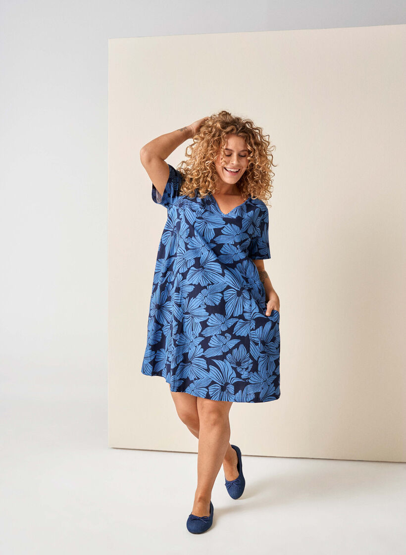 Robe courte &eacute;vas&eacute;e &agrave; imprim&eacute; floral, Bleu, Image image number 0