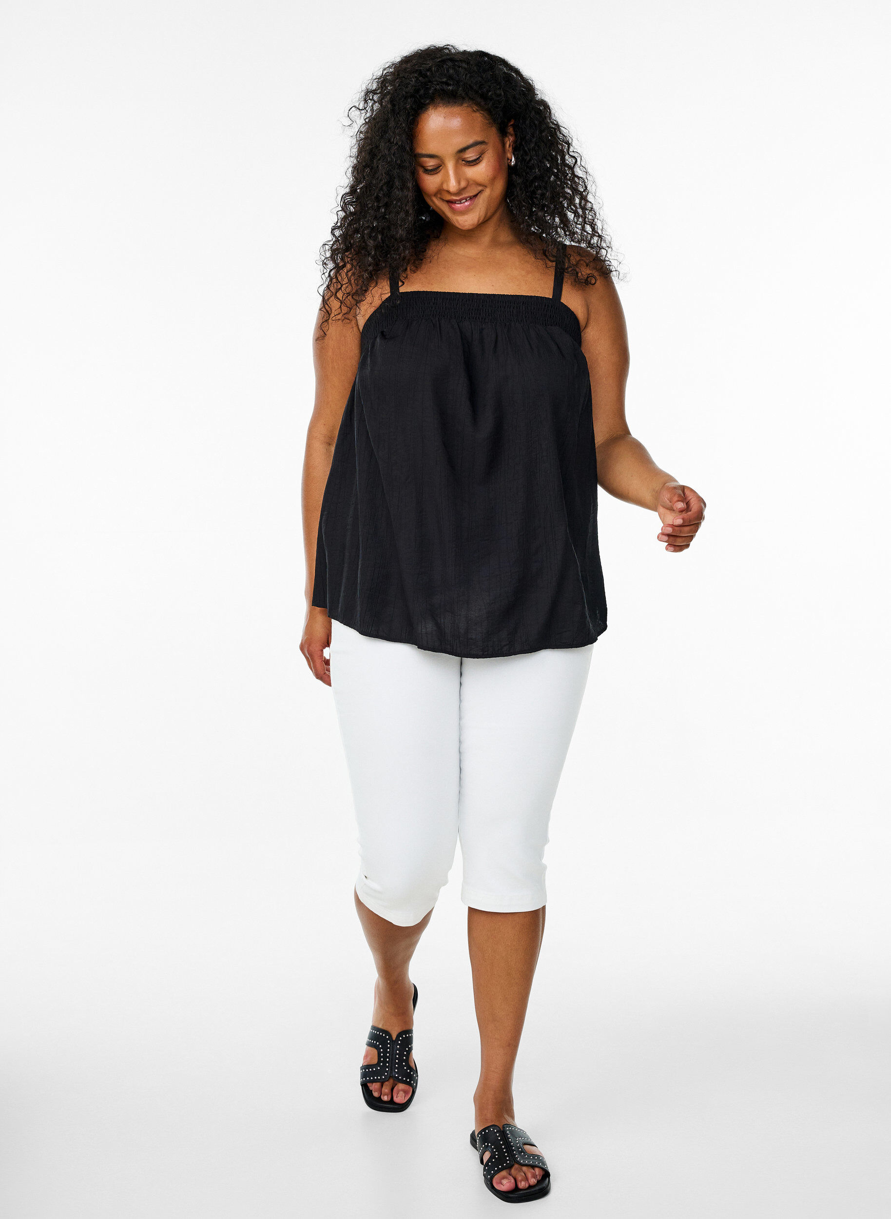 Zizzi Haut en viscose avec fines bretelles, Noir, Model image number 1