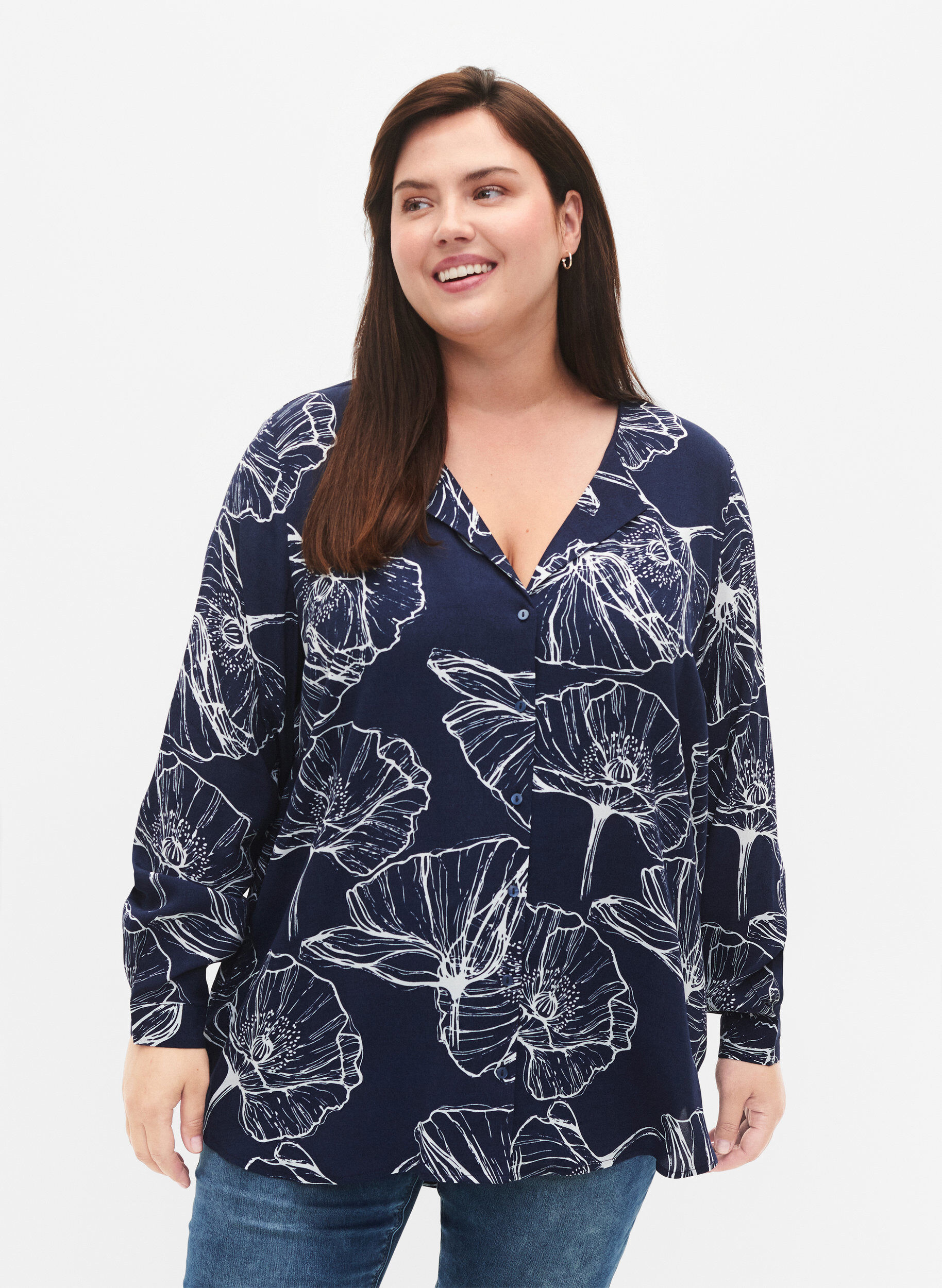Zizzi Chemise &agrave; manches longues en viscose avec imprim&eacute; floral, Navy B./Big Fl.AOP, Model image number 0