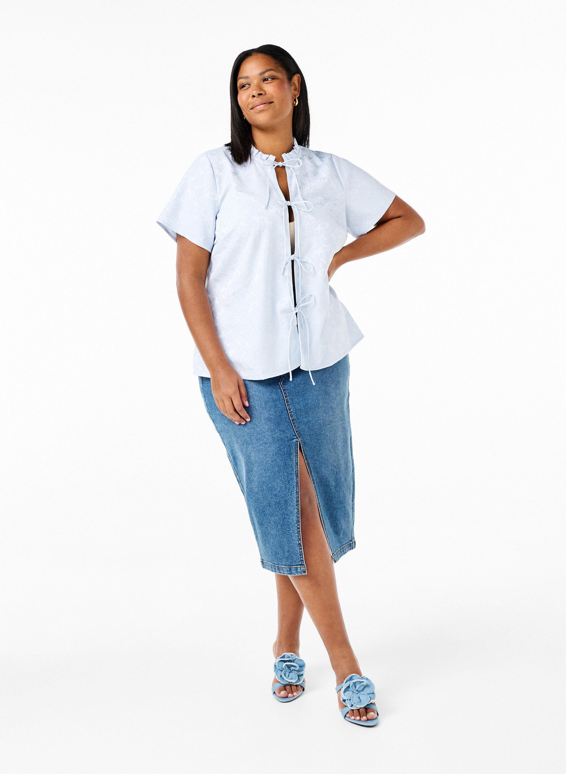 Zizzi Chemisier jacquard &agrave; manches courtes et &agrave; attaches, Bleu Clair, Model image number 1