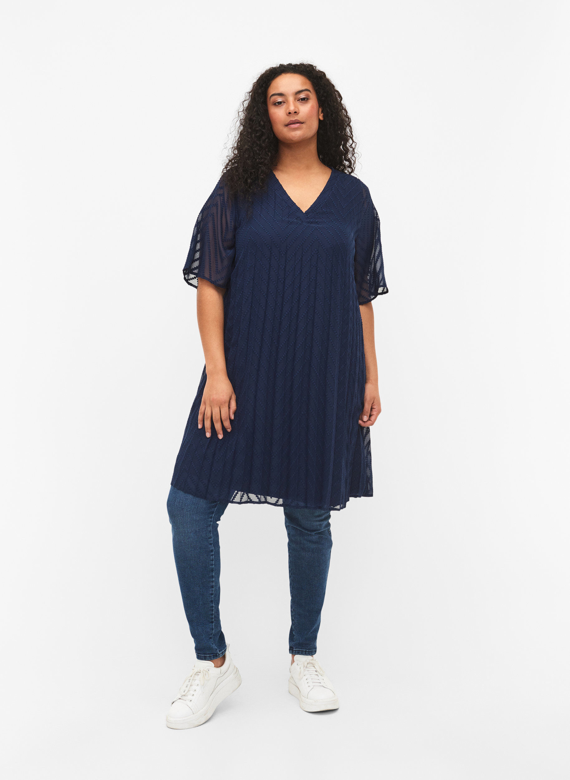 Zizzi Robe pliss&eacute;e &agrave; manches courtes, Navy Blazer, Model image number 2