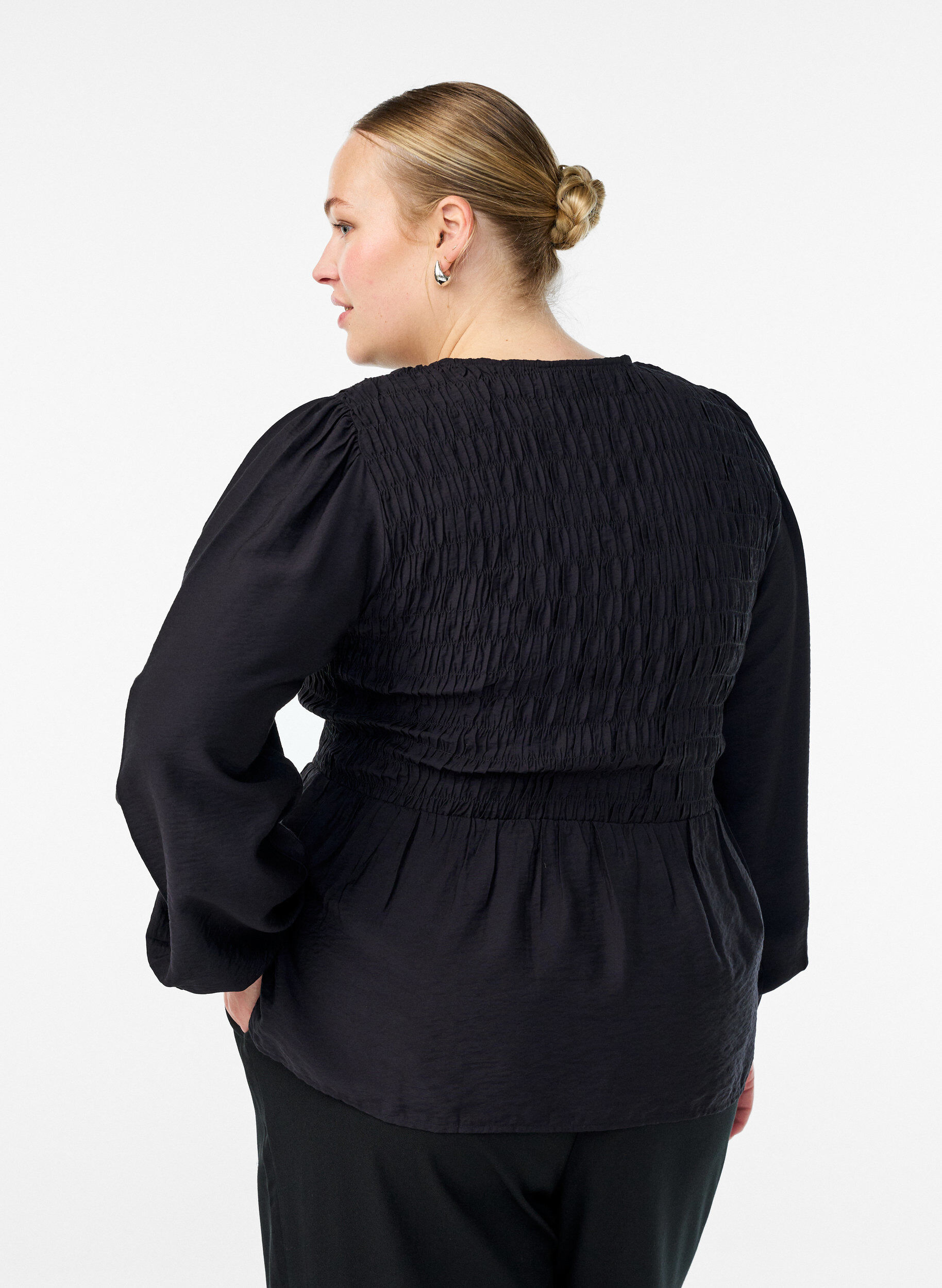 Zizzi Blouse avec smocks et manches longues, Noir, Model image number 2