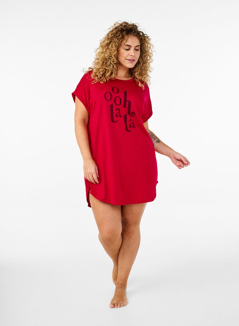 Chemise de nuit &agrave; manches courtes avec imprim&eacute; de texte, Rouge, Model image number 1