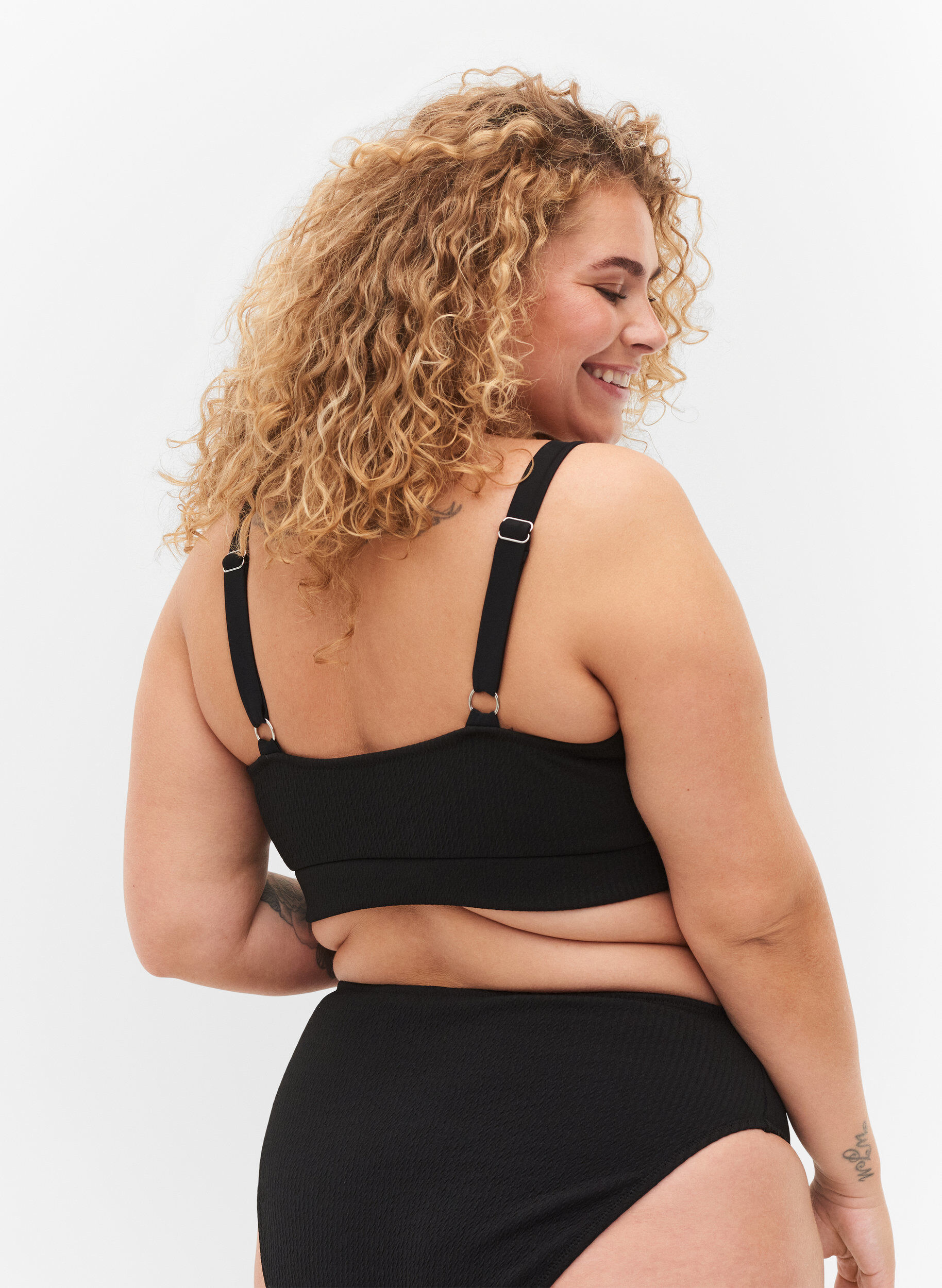 Zizzi Haut de bikini avec structure en cr&ecirc;pe, Black, Model image number 1