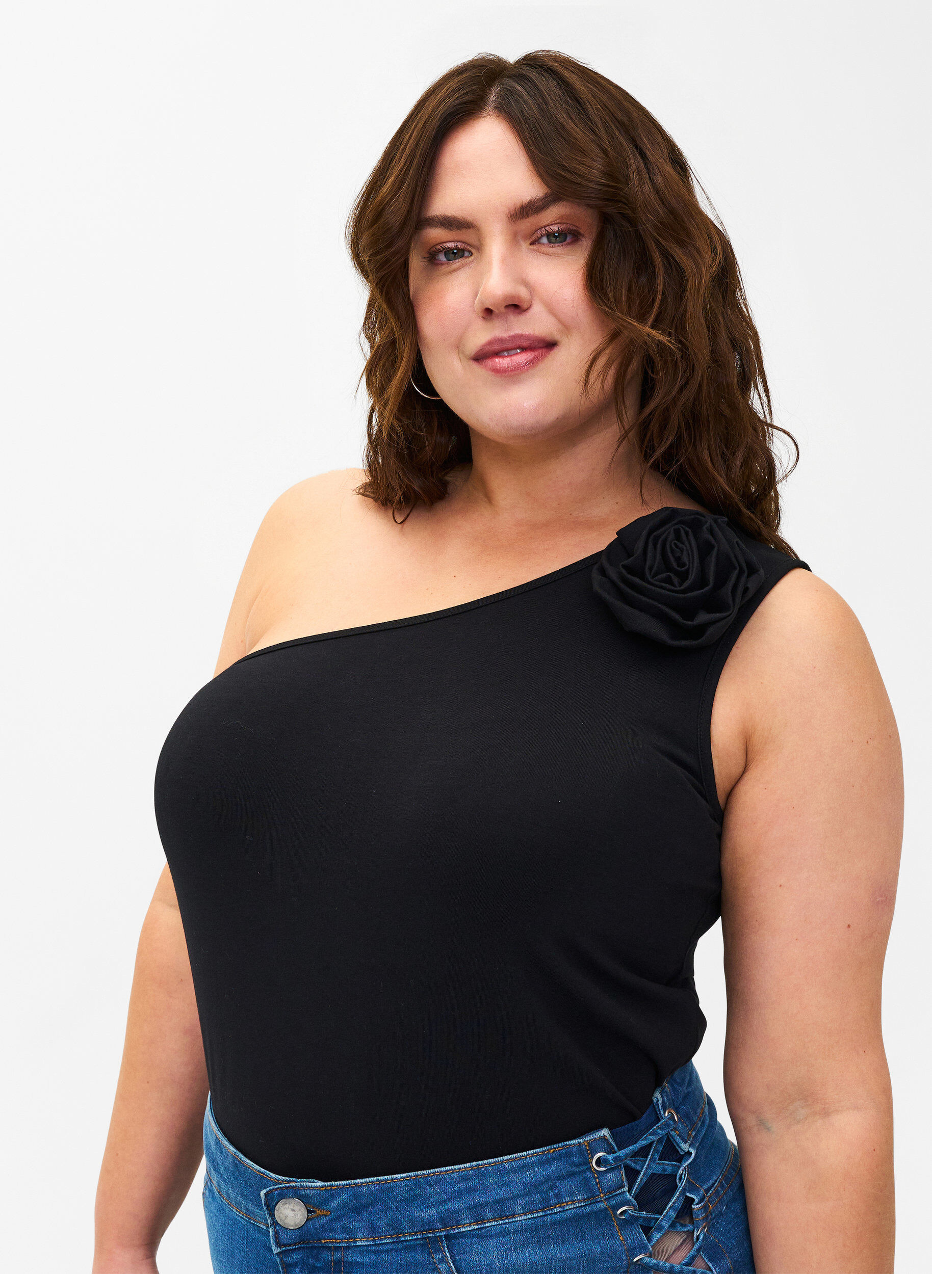 Zizzi Top asym&eacute;trique avec rose, Black, Model image number 0