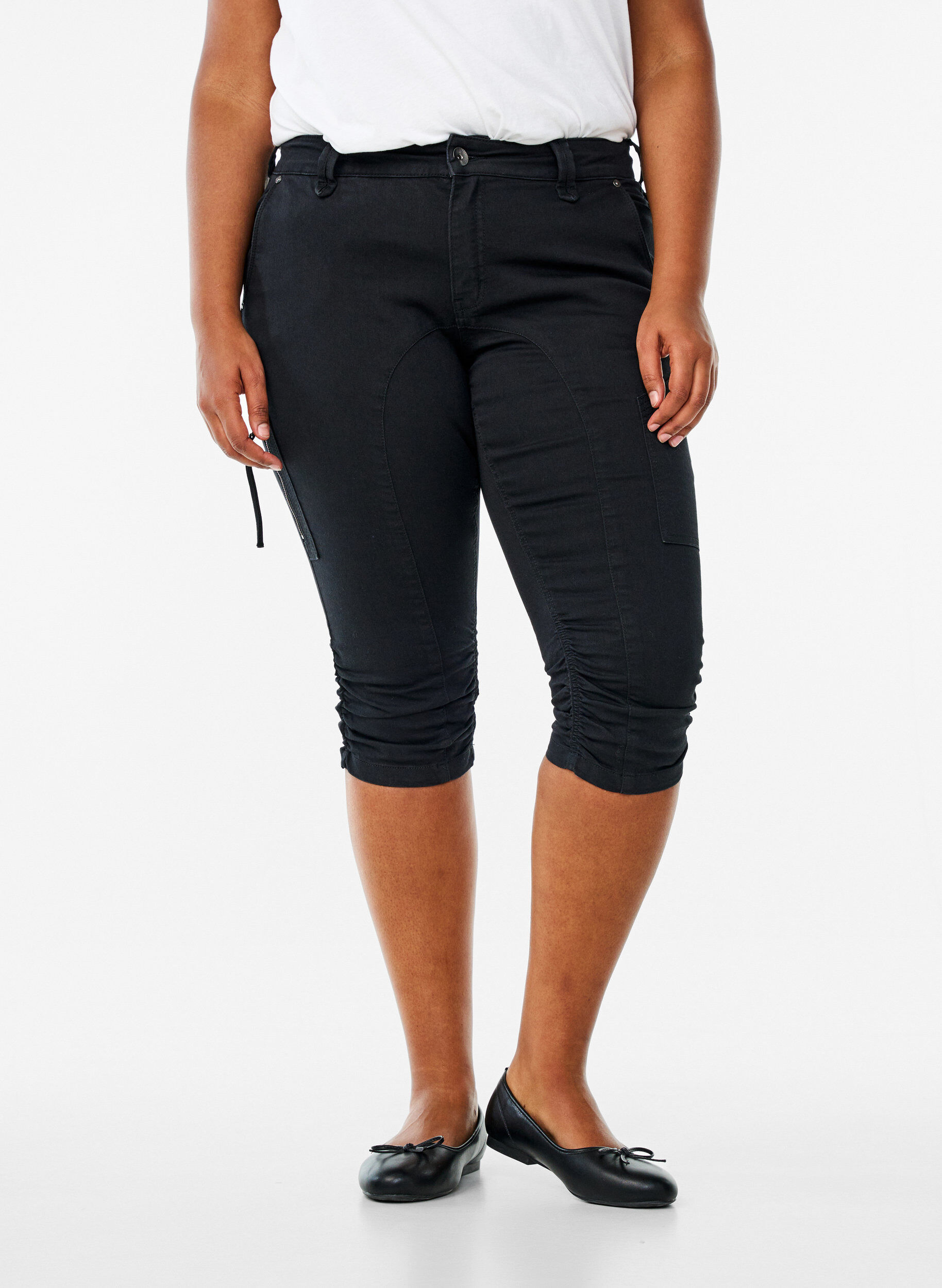 Zizzi Pantacourt jean slim avec poches, Noir, Model image number 1