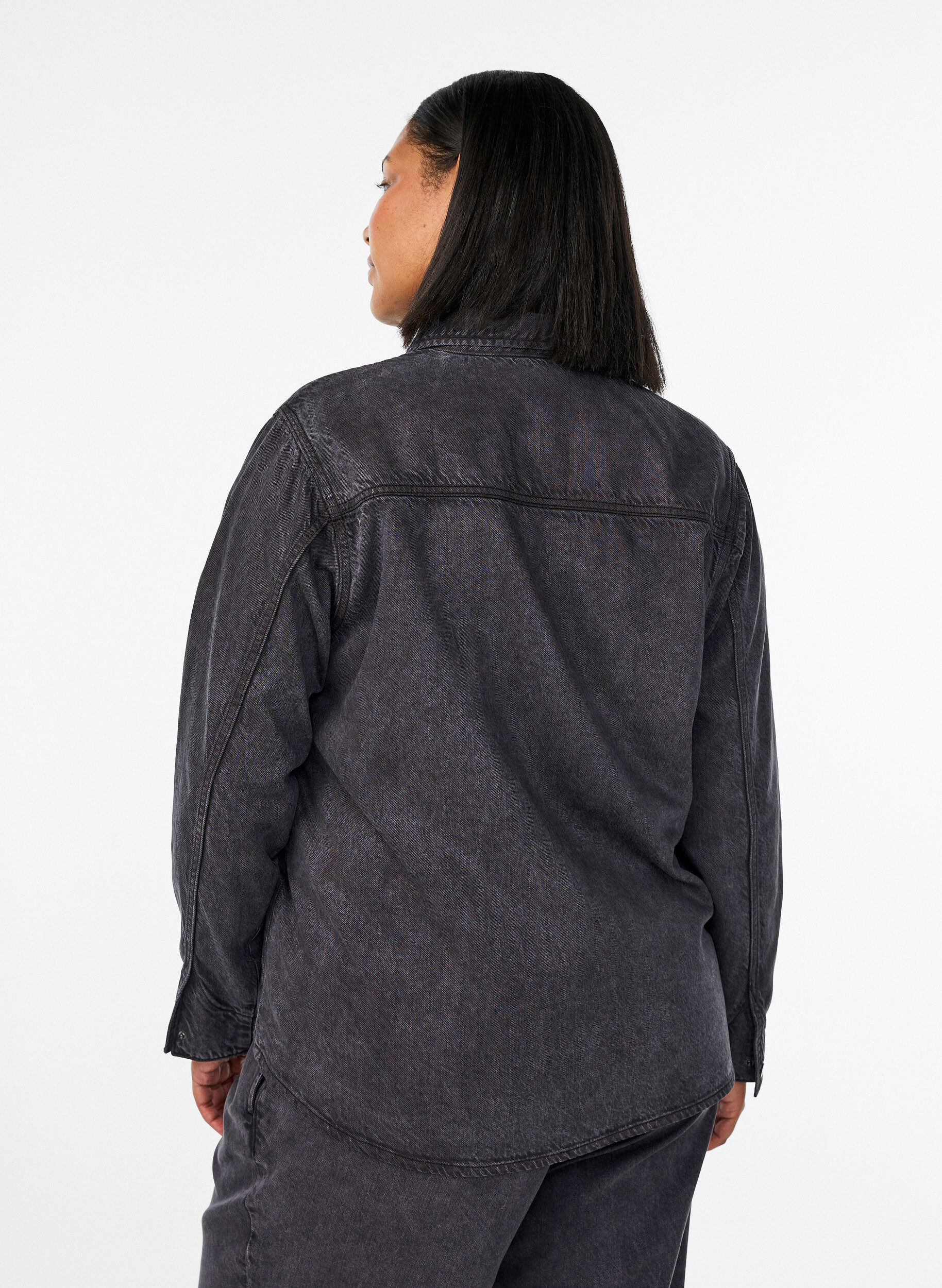 Zizzi Chemise en jean avec poches poitrine, Gris, Model image number 2