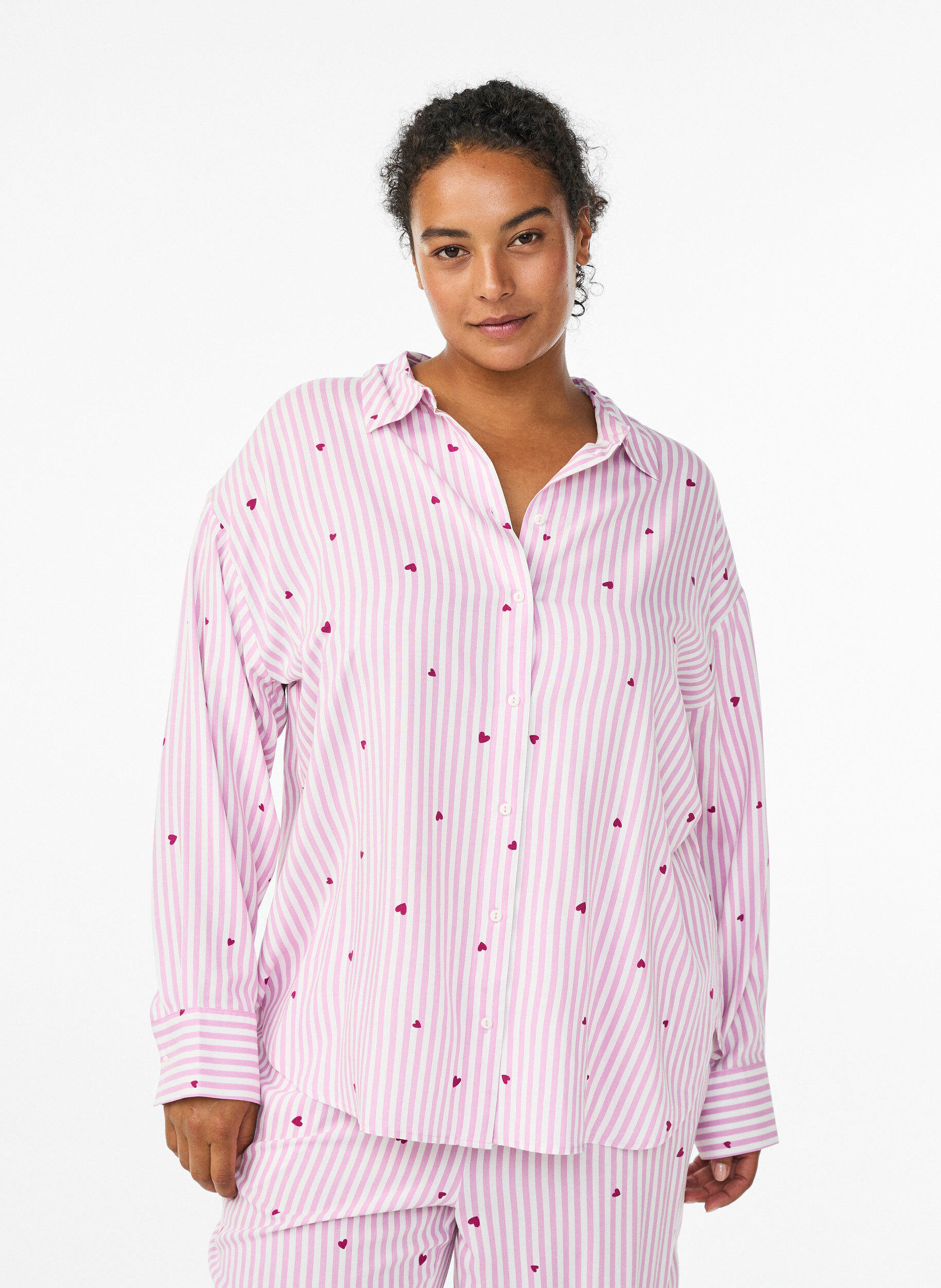 Chemise de nuit &agrave; rayures et c&oelig;urs, Rose, Model