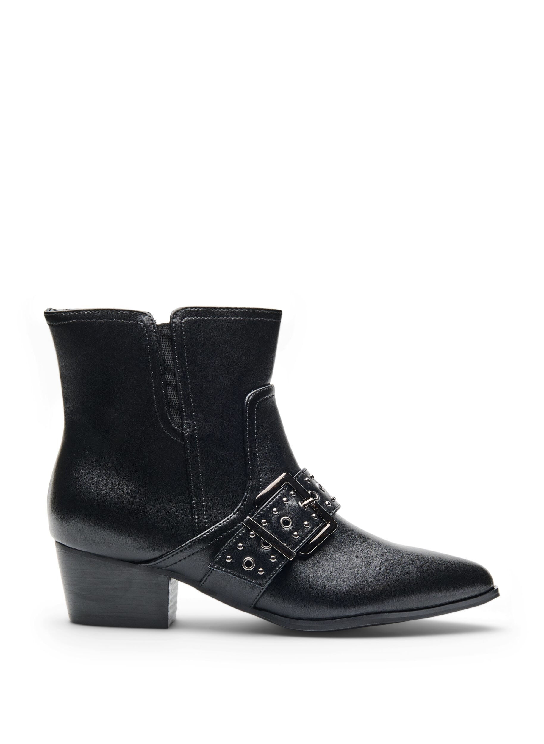 Bottine en cuir avec bride et clous