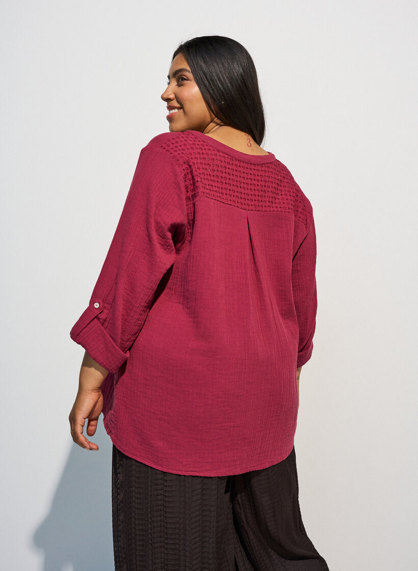 Blouse en mousseline de coton avec broderie anglaise, Rouge, Model image number 2