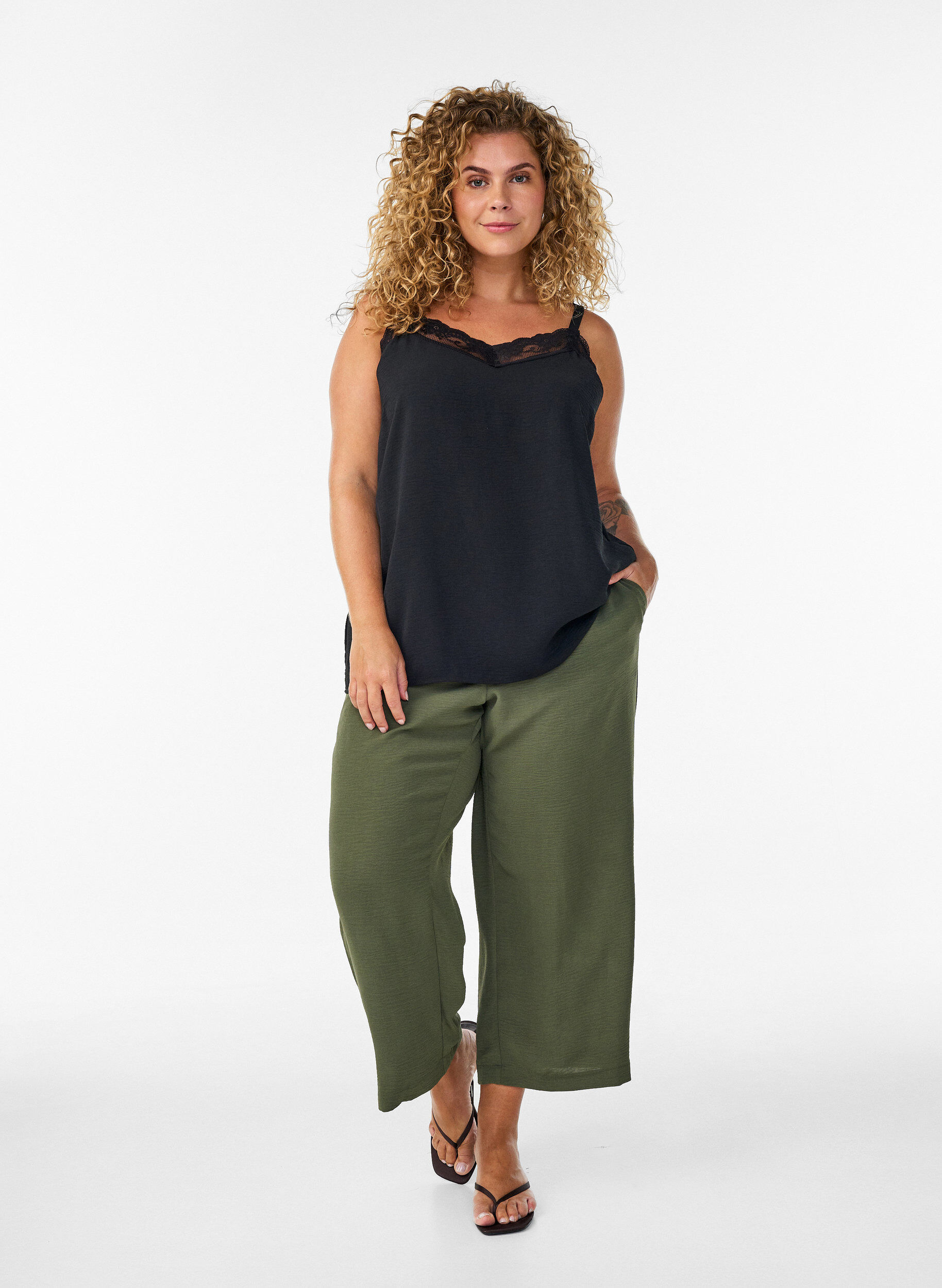 Zizzi Jupe-culotte taille haute avec dos &eacute;lastiqu&eacute;, Vert, Model image number 0