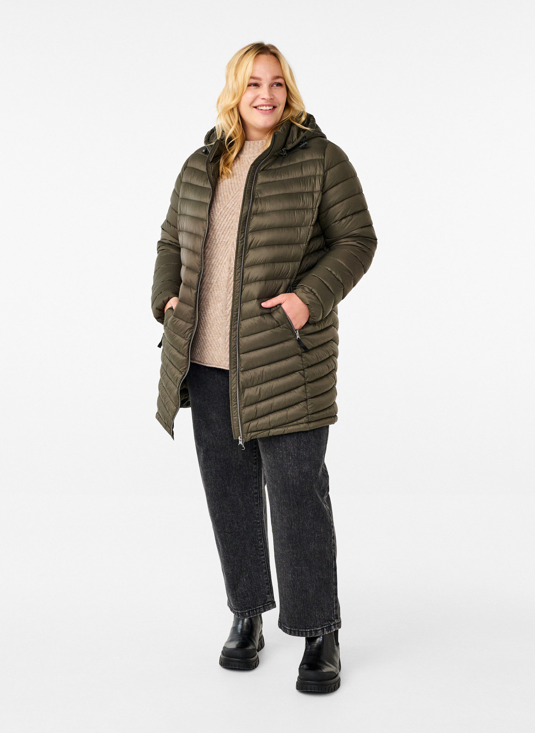 Zizzi Veste l&eacute;g&egrave;re avec poches et capuche amovible., Vert, Model image number 1