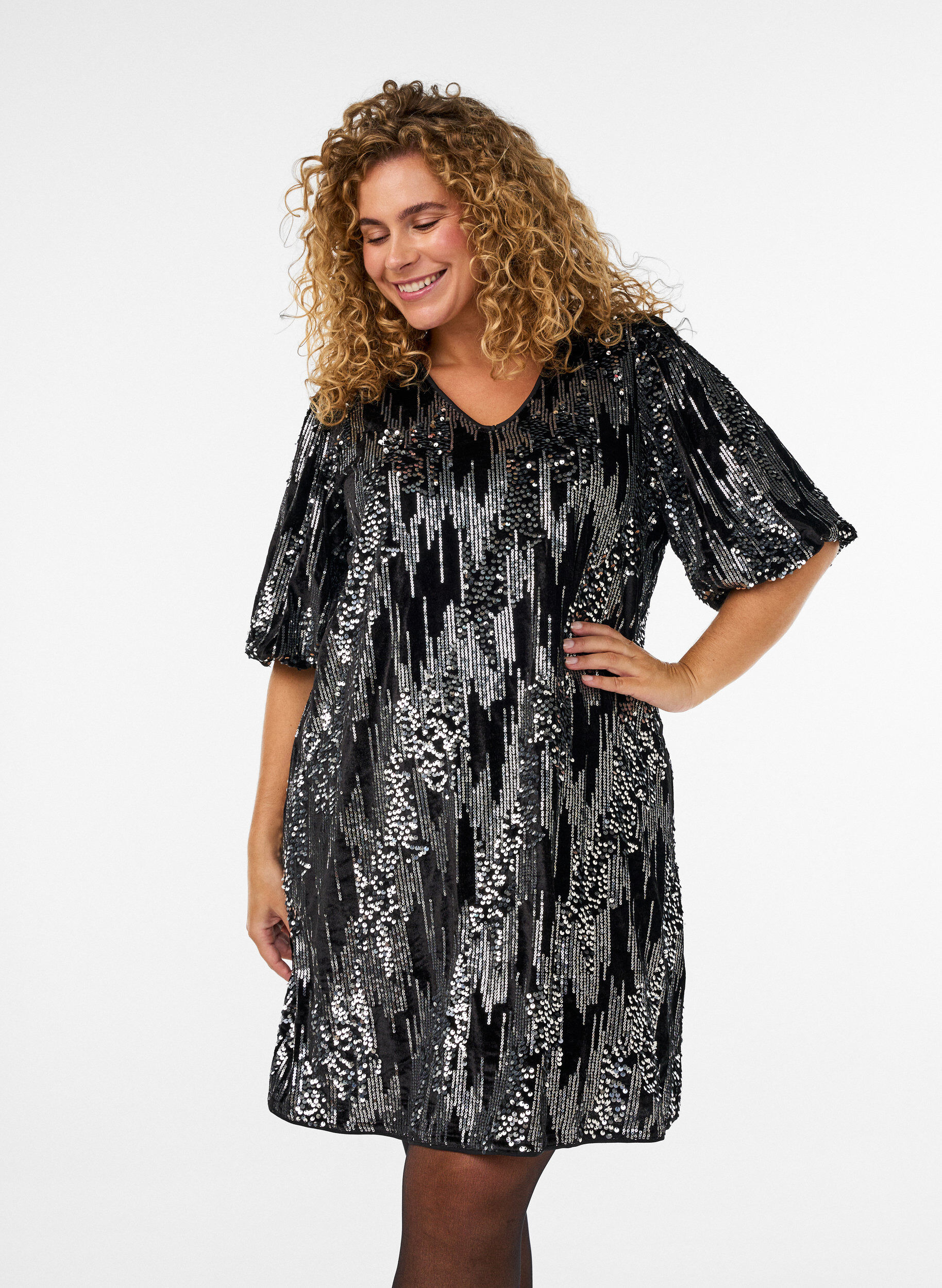 ZizziRobe courte en sequins avec des manches ballon, Noir, Model image number 2