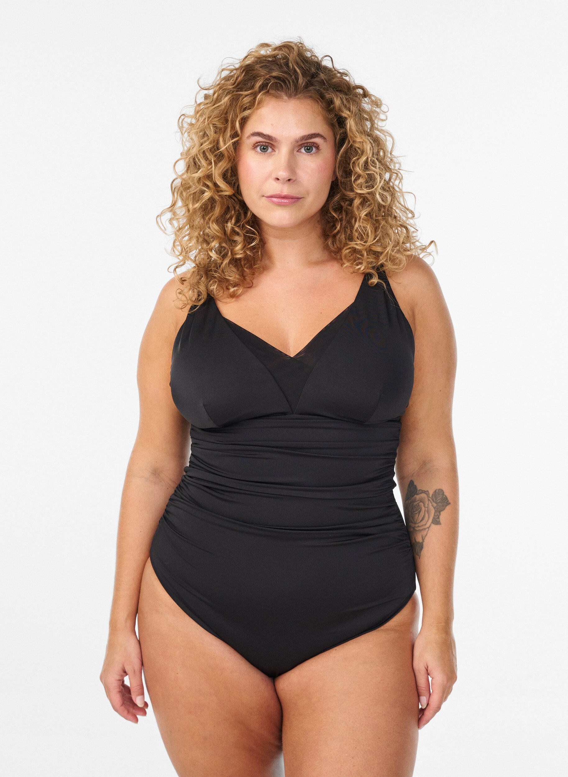 Zizzi Maillot de bain avec d&eacute;collet&eacute; en V et d&eacute;tails en maille, Noir, Model image number 0