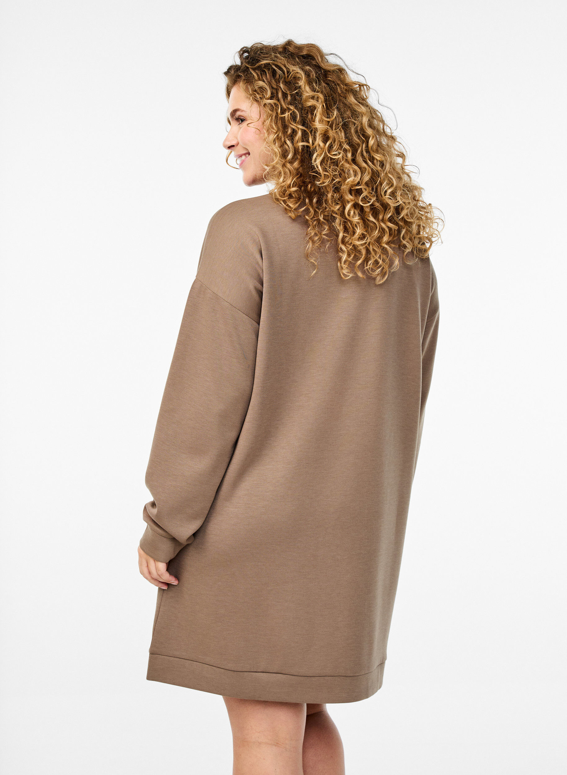 Zizzi Robe sweat courte en m&eacute;lange modal, Fossil , Model image number 1