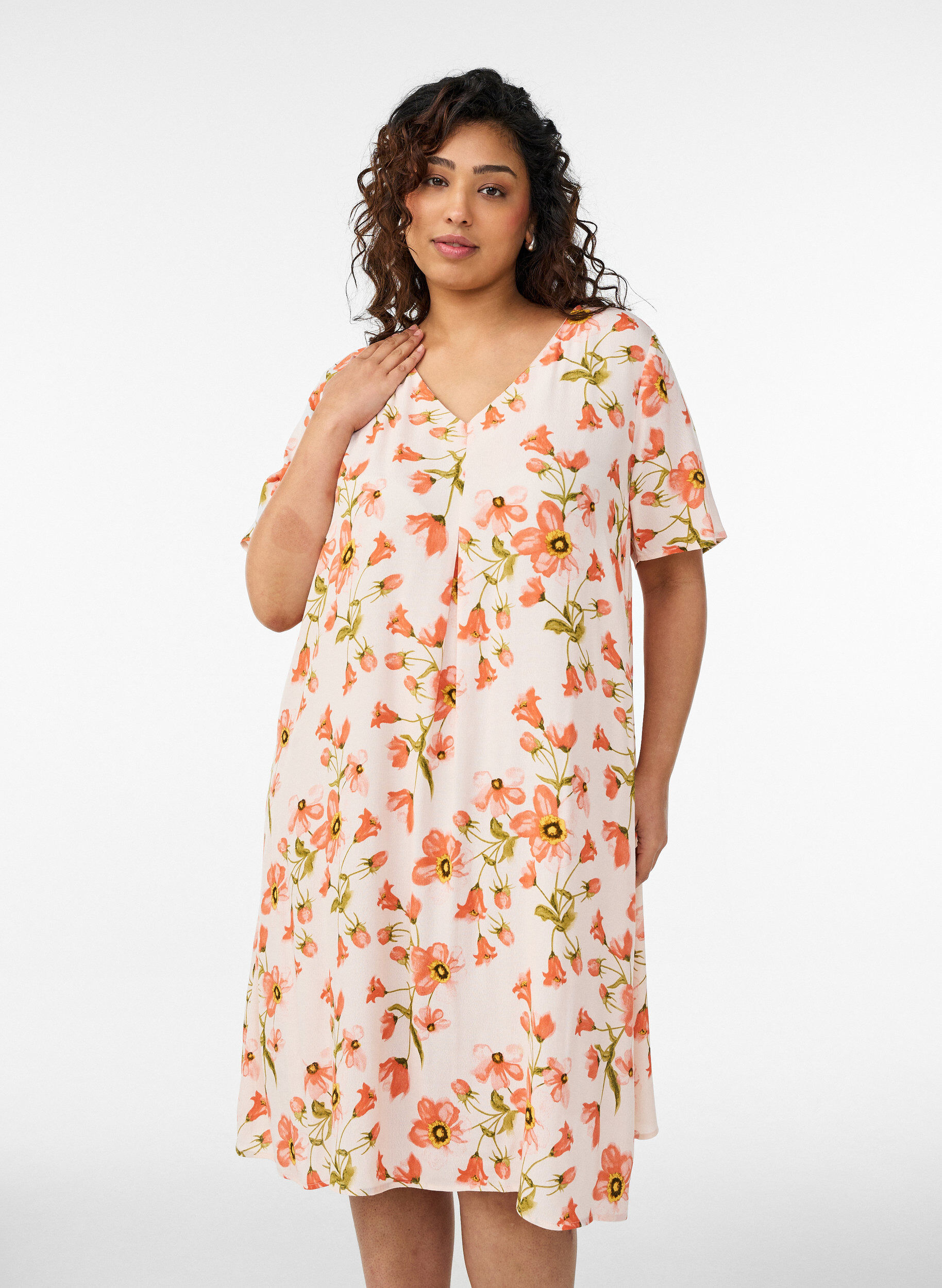 Robe &eacute;vas&eacute;e en viscose, Rose, Model