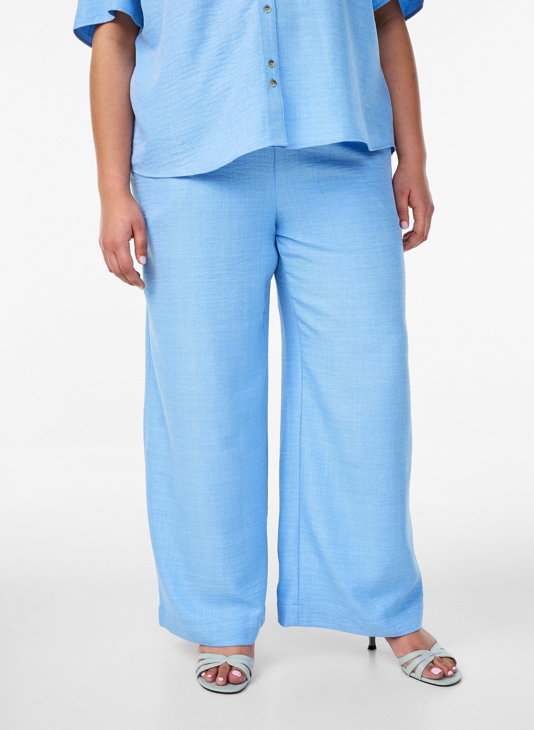 ZizziPantalon ample avec ceinture &eacute;lastique et poches, Bleu Clair, Model image number 2