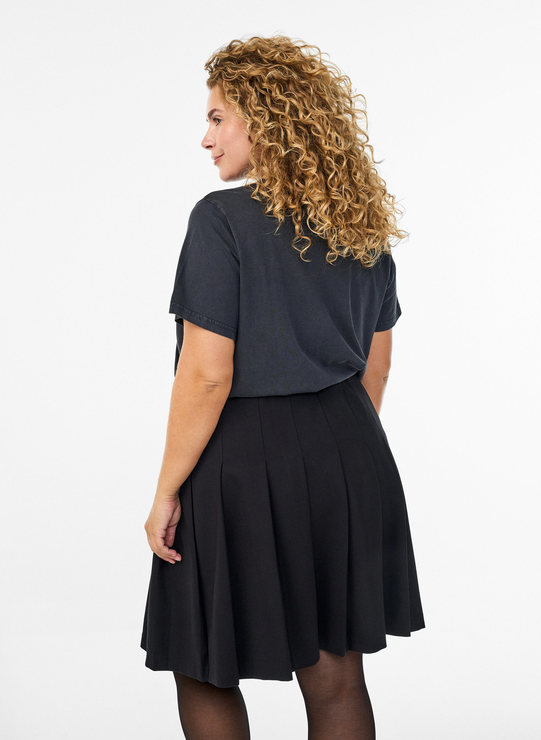 ZizziJupe courte pliss&eacute;e &agrave; taille &eacute;lastique, Noir, Model image number 2
