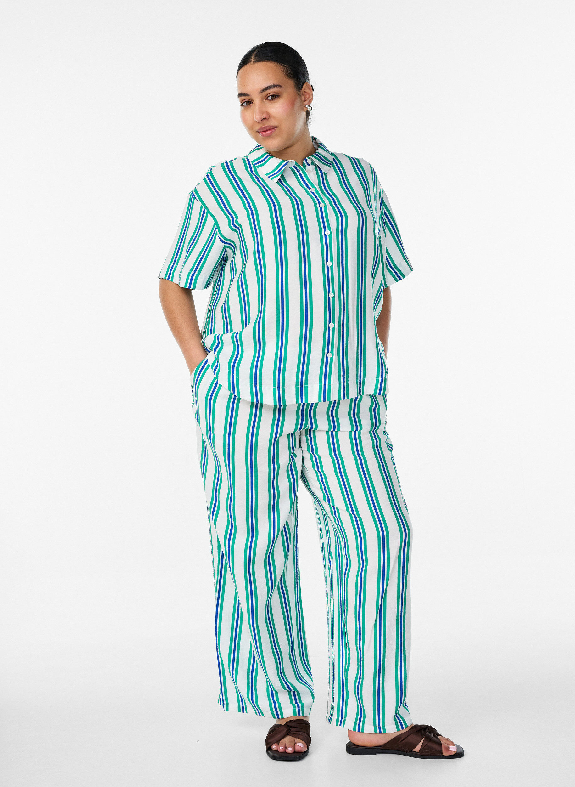 ZizziChemise &agrave; rayures en viscose &agrave; manches courtes, Vanille, Model image number 1