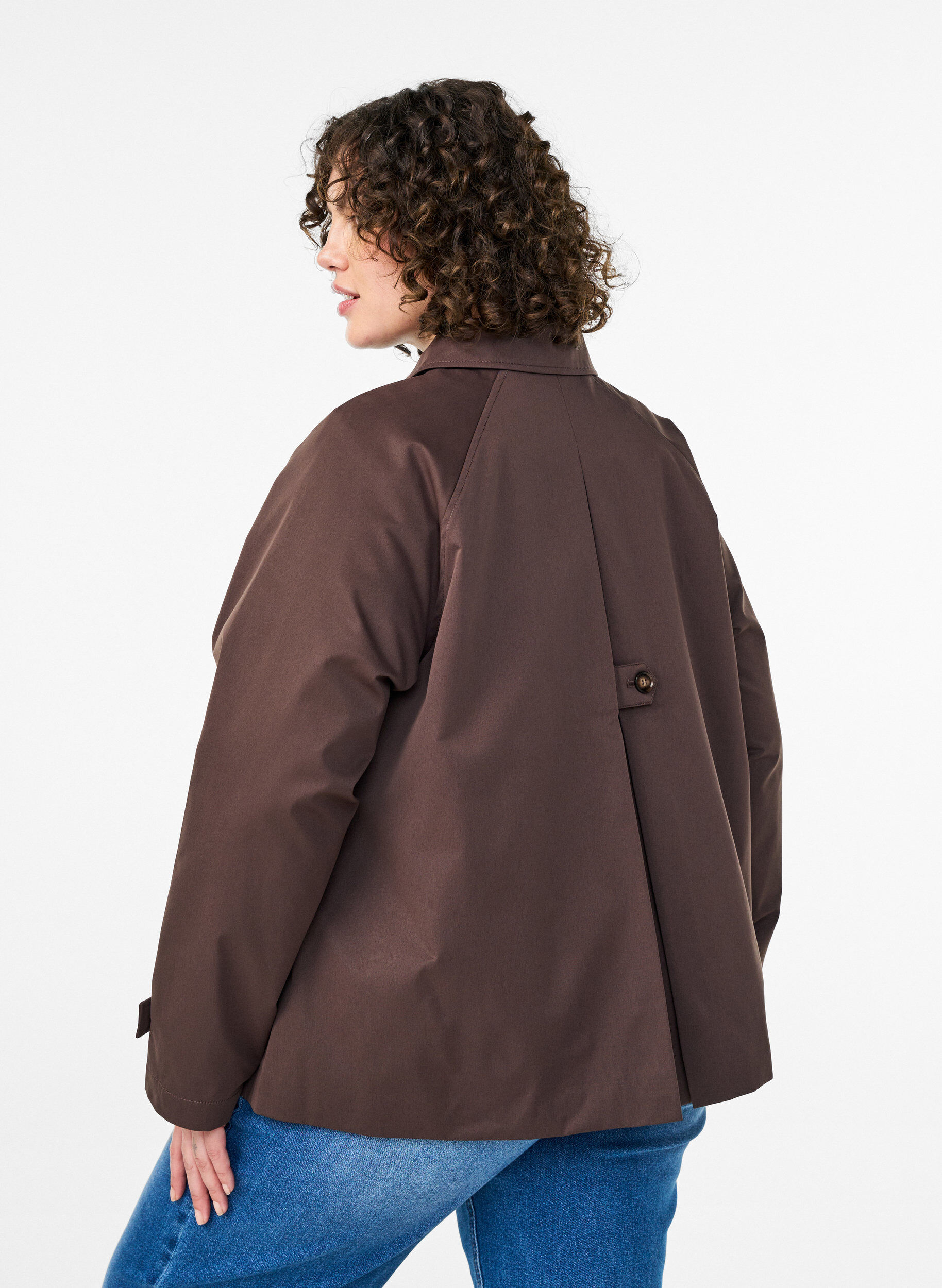 Zizzi Trench court avec col et manches raglan, Marron, Model image number 2