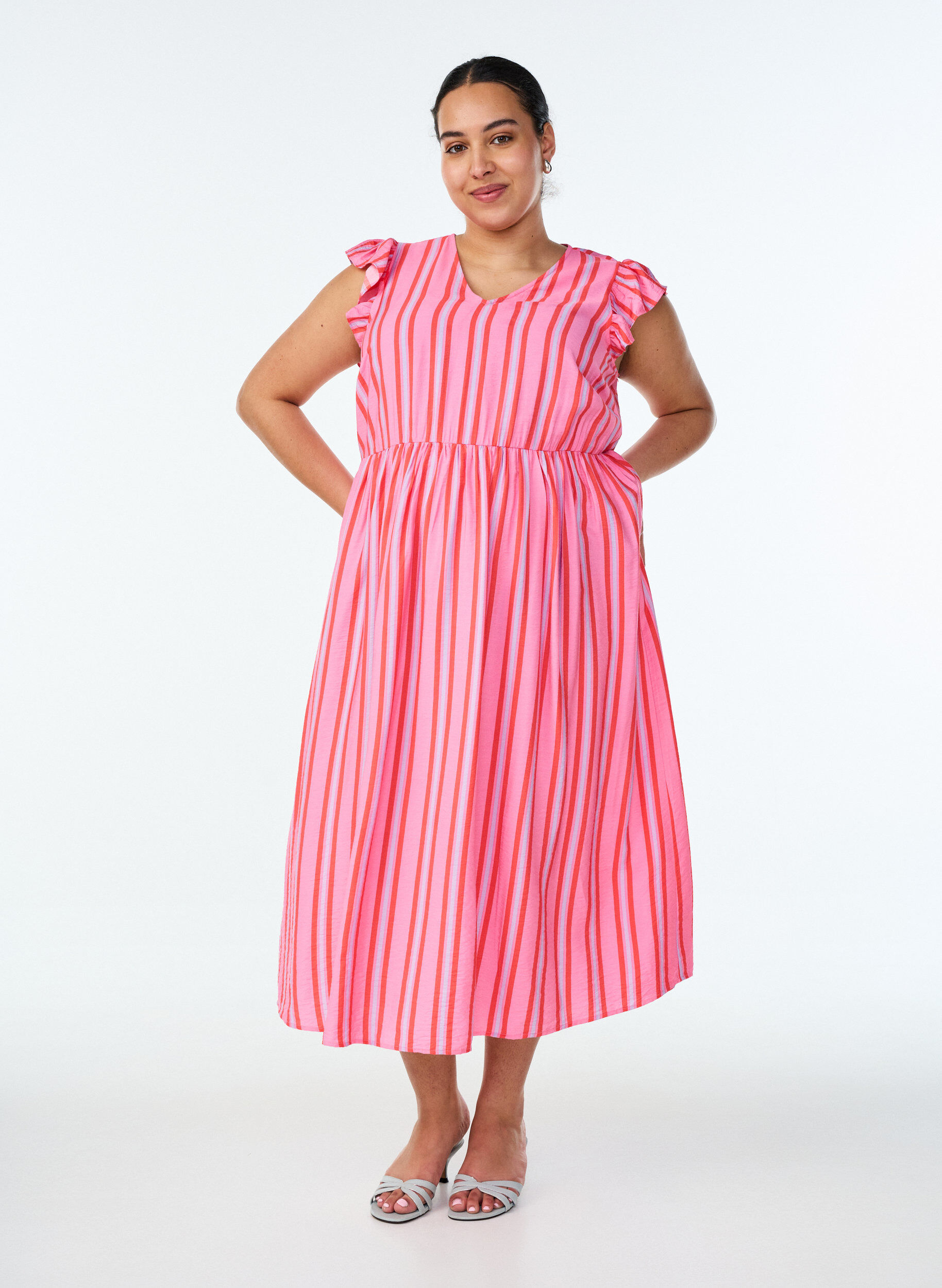 Robe midi &agrave; rayures avec coupe empire et volants, Rose, Model