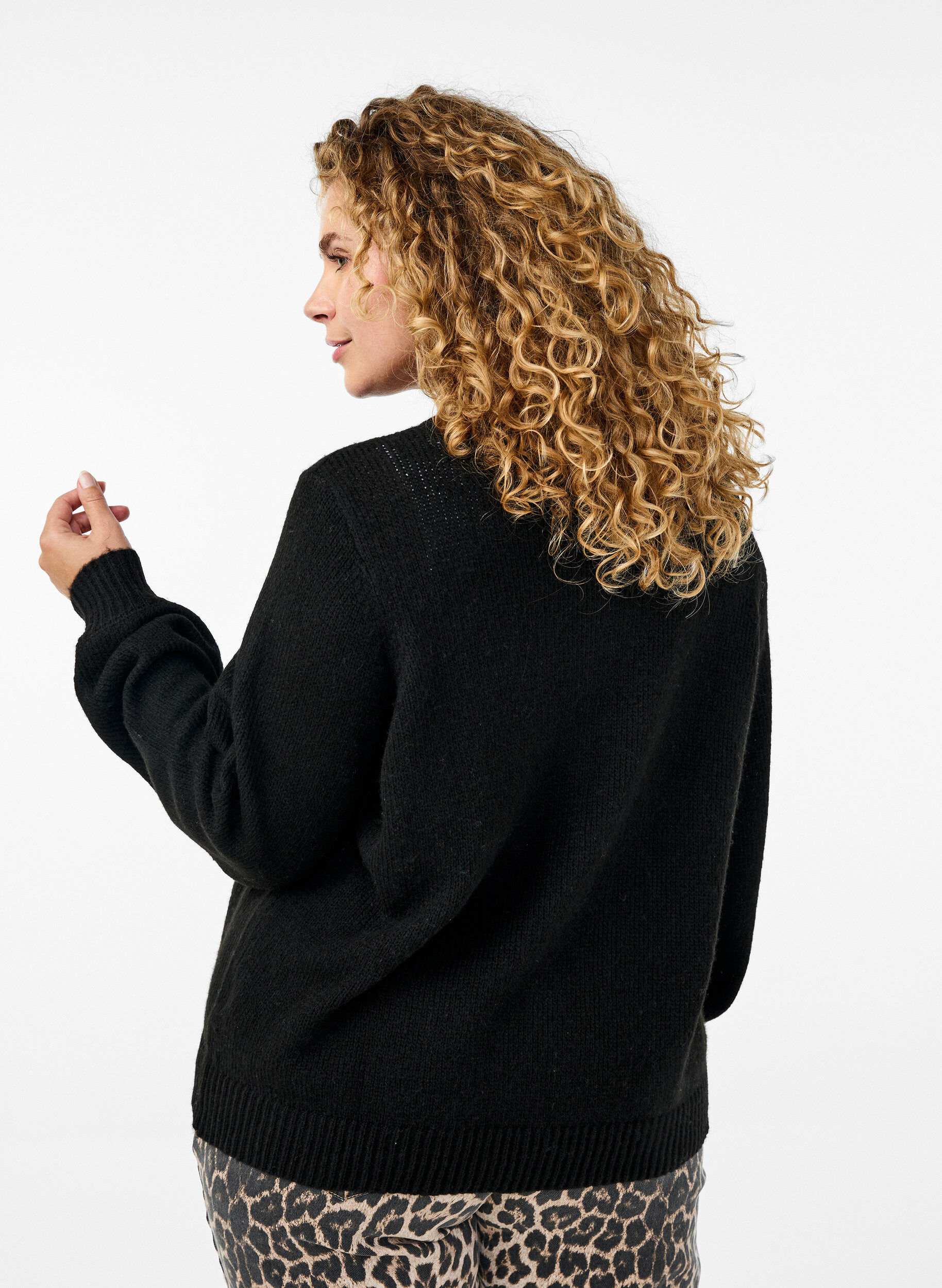 Zizzi Cardigan en maille comportant de la laine et des boutons, Black Solid, Model image number 1