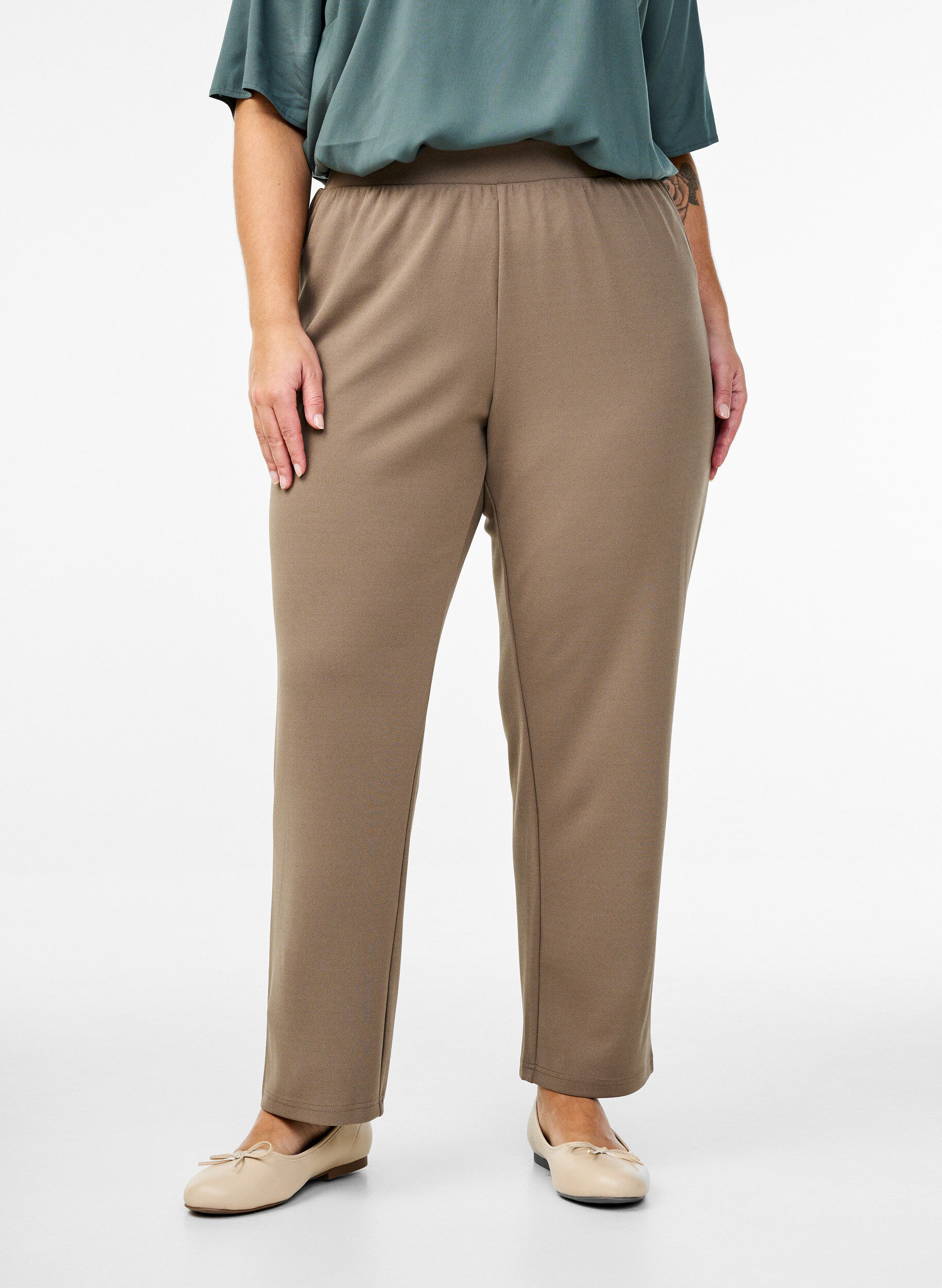 Zizzi FLASH - Pantalon &agrave; coupe droite, Beige, Model image number 2