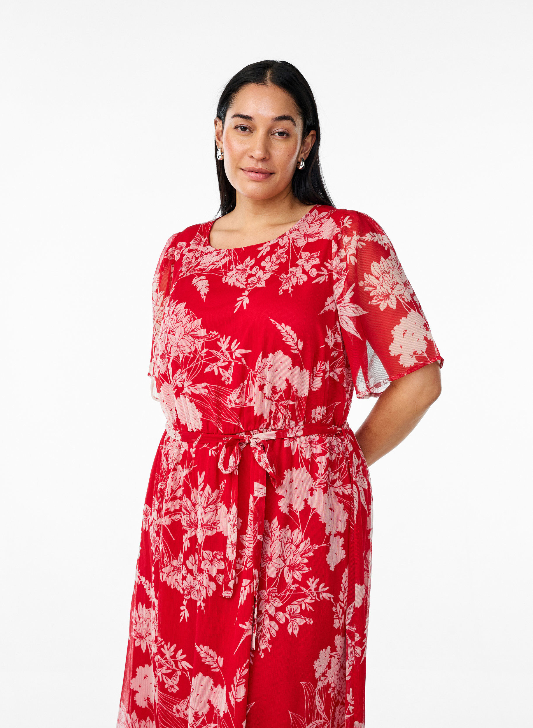 Zizzi Longue robe en mousseline &agrave; imprim&eacute; floral, Red Flower AOP, Model image number 2