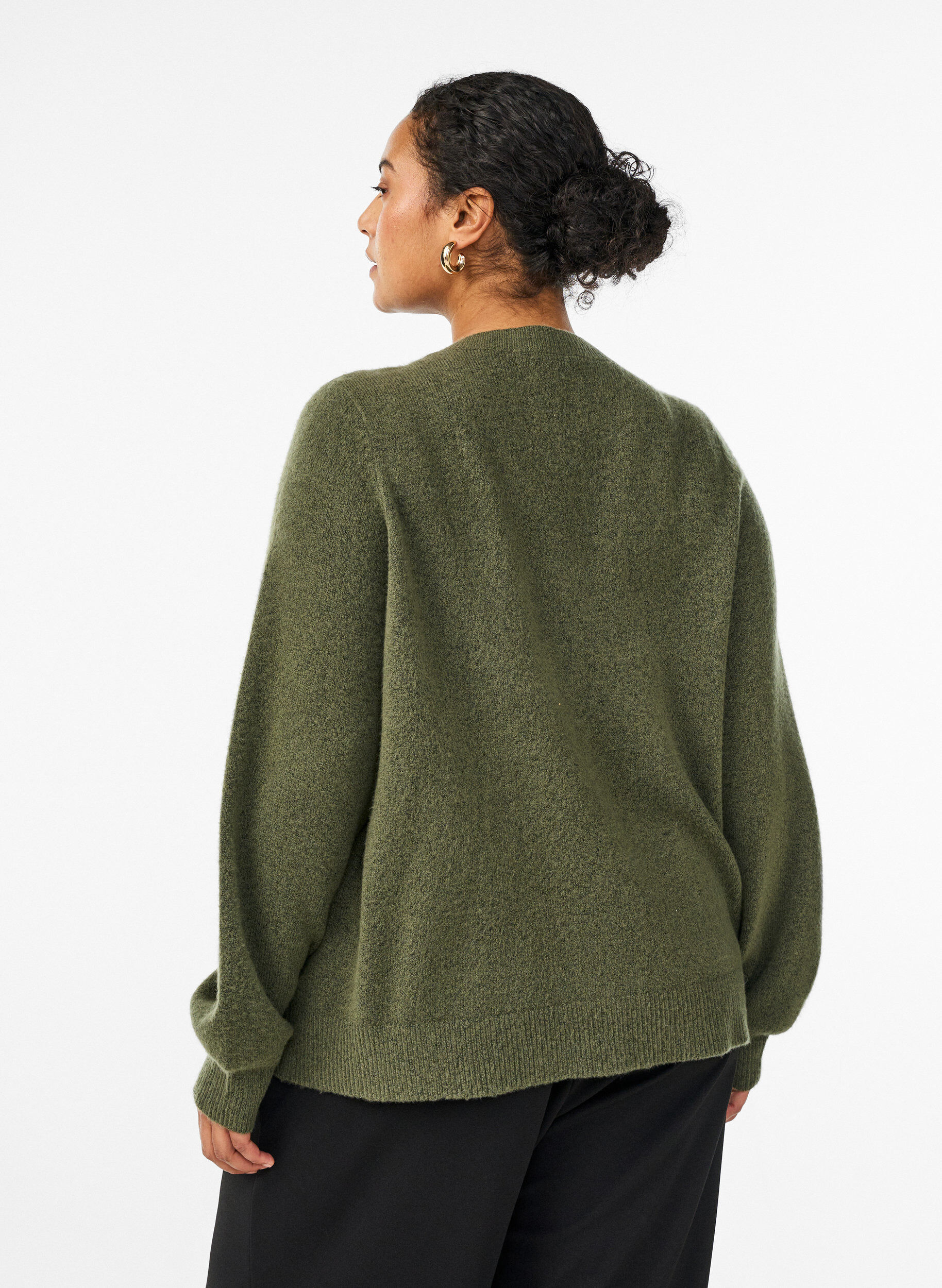 Zizzi Cardigan en maille douce avec boutons dor&eacute;s, Vert fonc&eacute;, Model image number 2