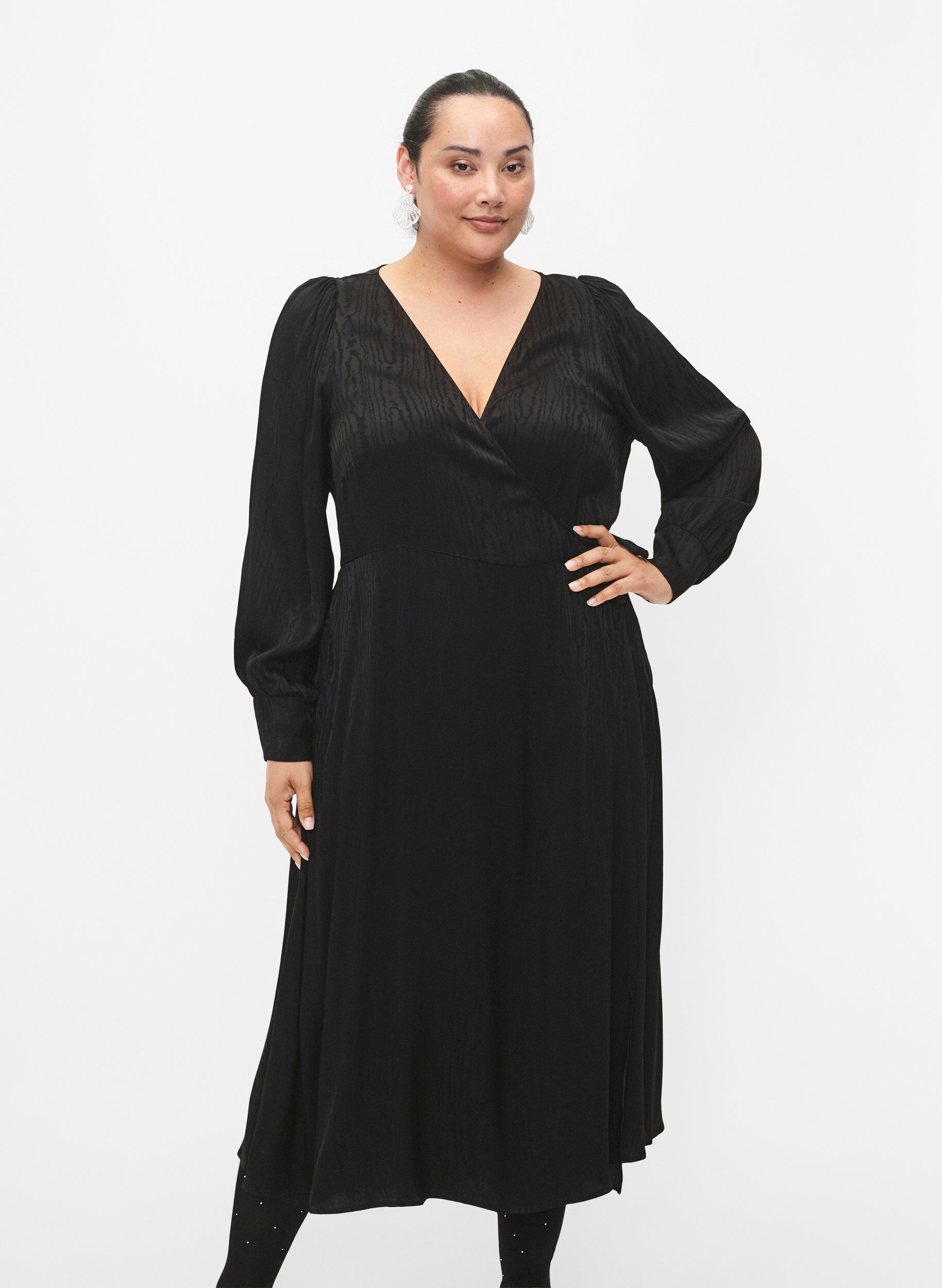 Robe &agrave; manches longues en viscose avec imprim&eacute; ton sur ton, Black, Model