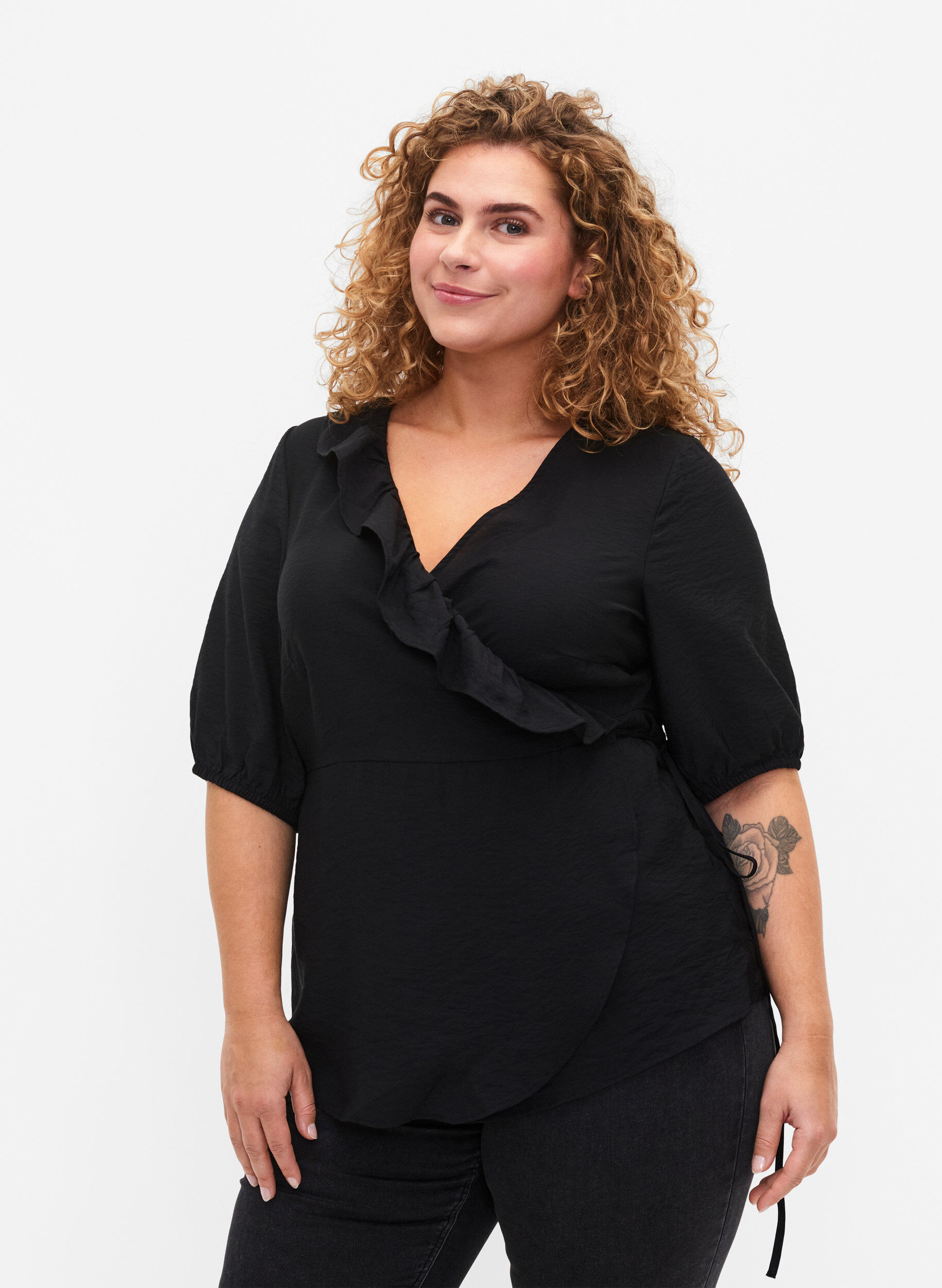 Zizzi Blouse cache-c&oelig;ur en viscose avec manches mi-longues, Black, Model image number 0