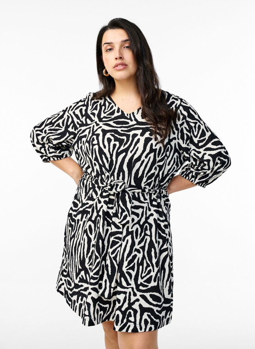 Robe courte &agrave; manches 3/4 et imprim&eacute; z&egrave;bre, Noir, Model image number 0