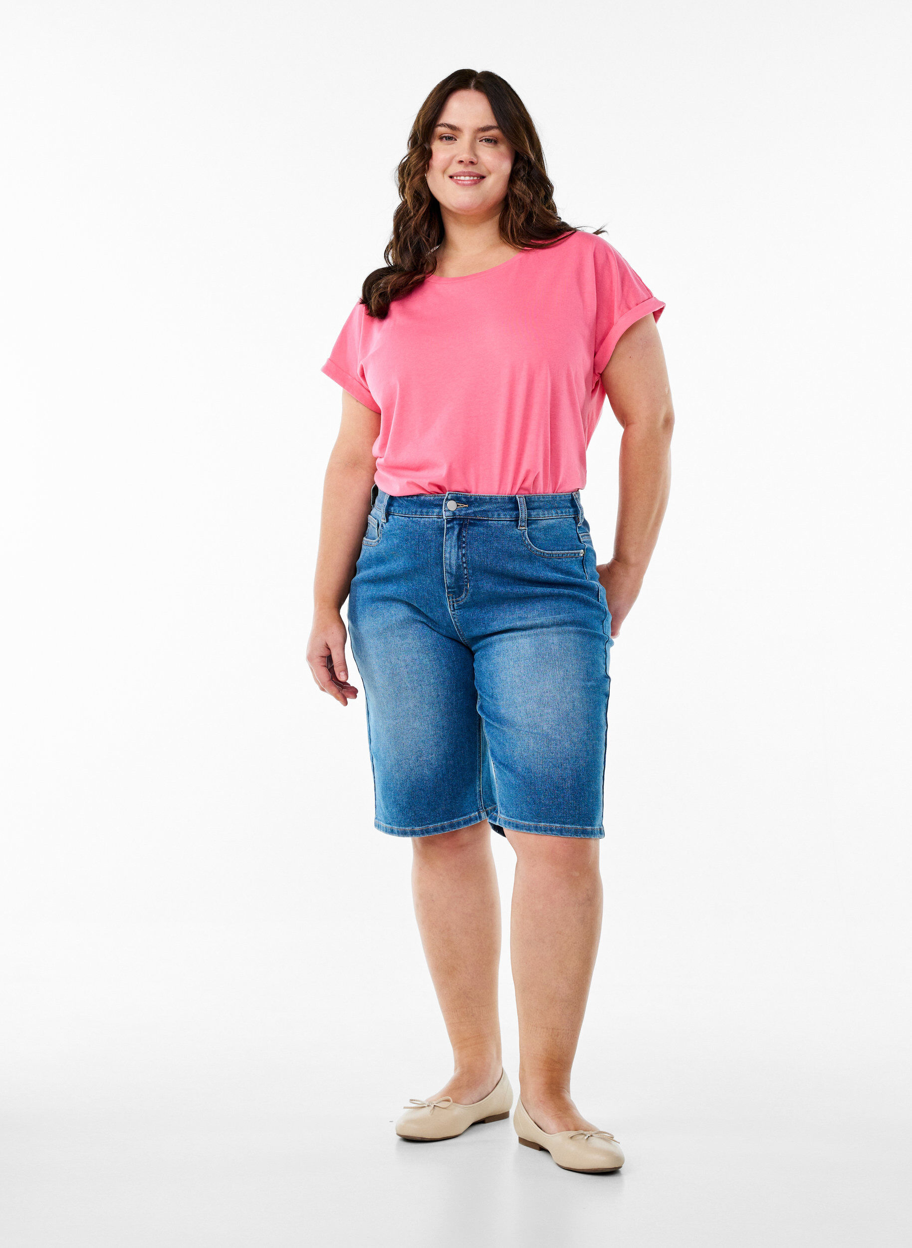 Zizzi Bermuda en denim taille haute, Bleu Clair, Model image number 1