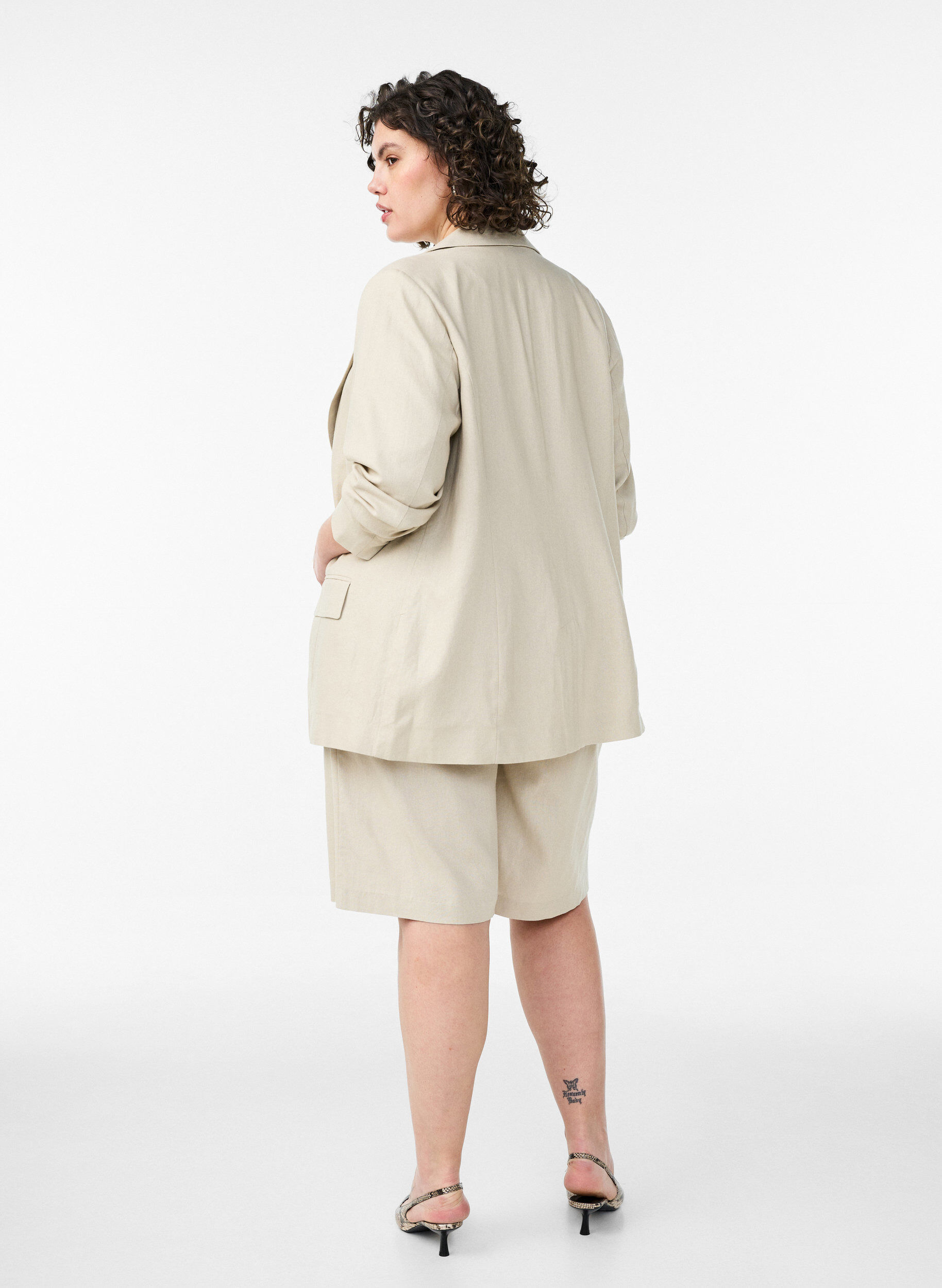 ZizziBermuda taille haute en lin et viscose, Beige, Model image number 2