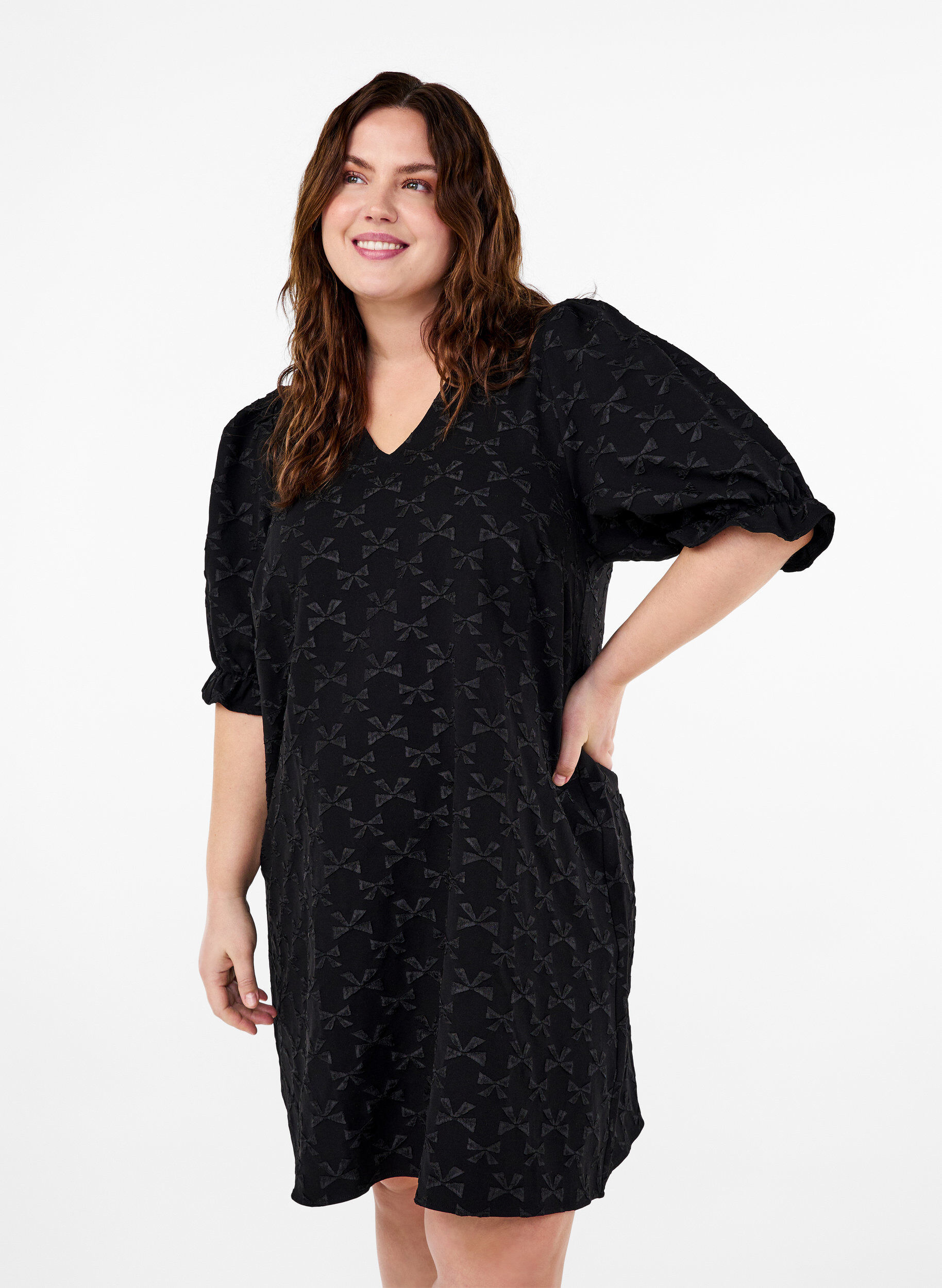 Zizzi Robe jacquard courte avec des n&oelig;uds, Black W. Bow, Model image number 0