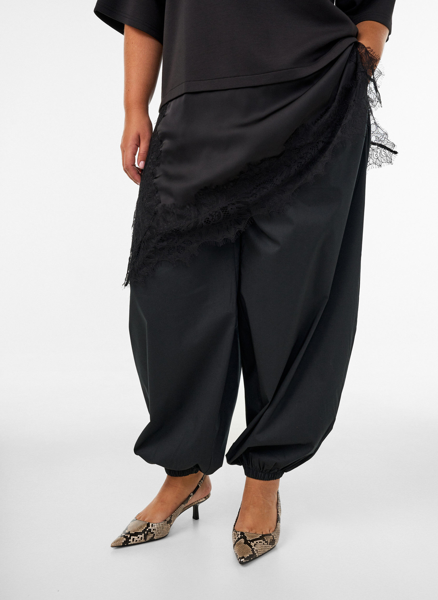 Pantalon ballon avec poches et ceinture &eacute;lastique, Noir, Model