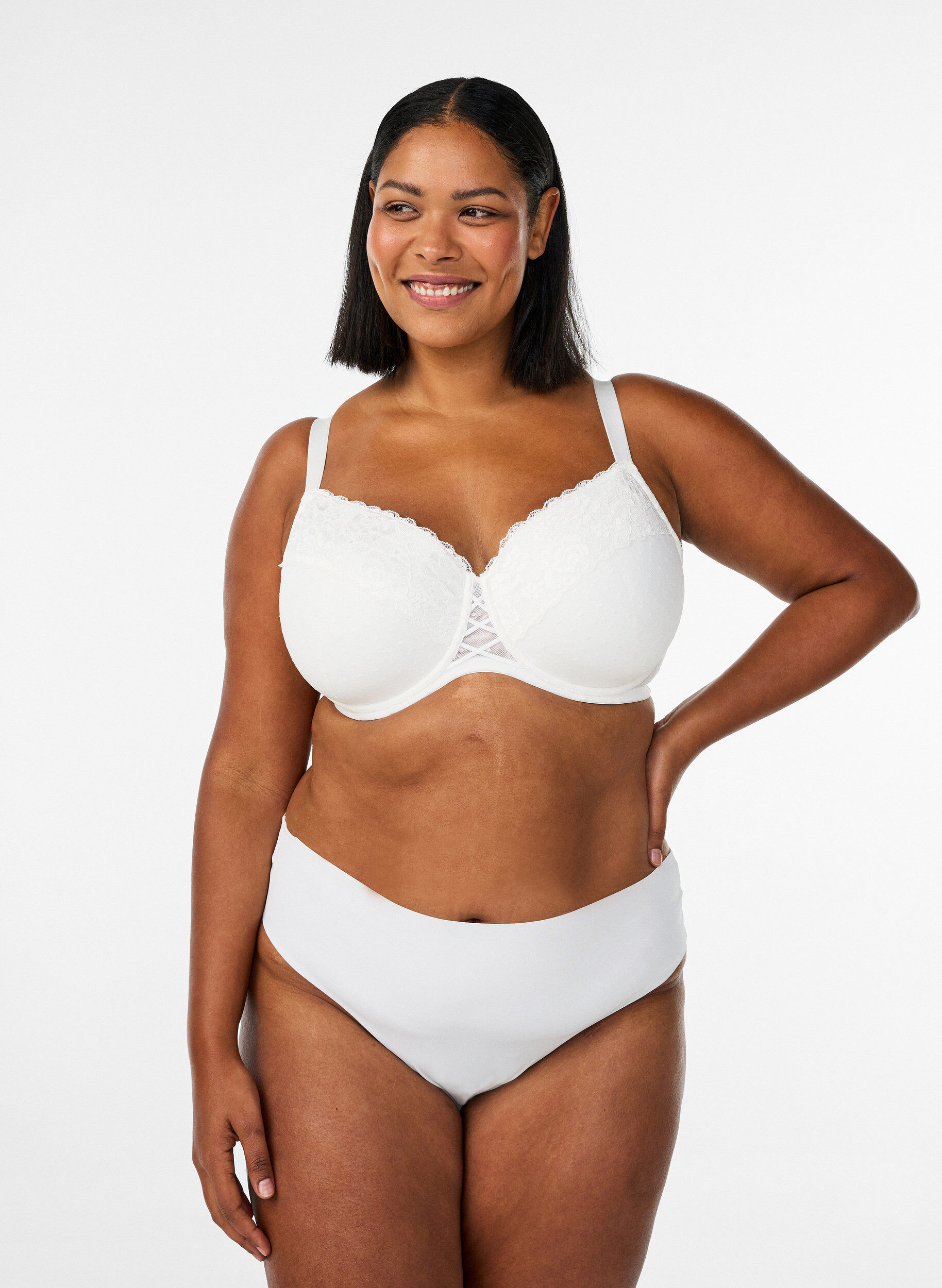 Zizzi Soutien-gorge rembourr&eacute; en dentelle avec d&eacute;tails en maille, Blanc, Model image number 1