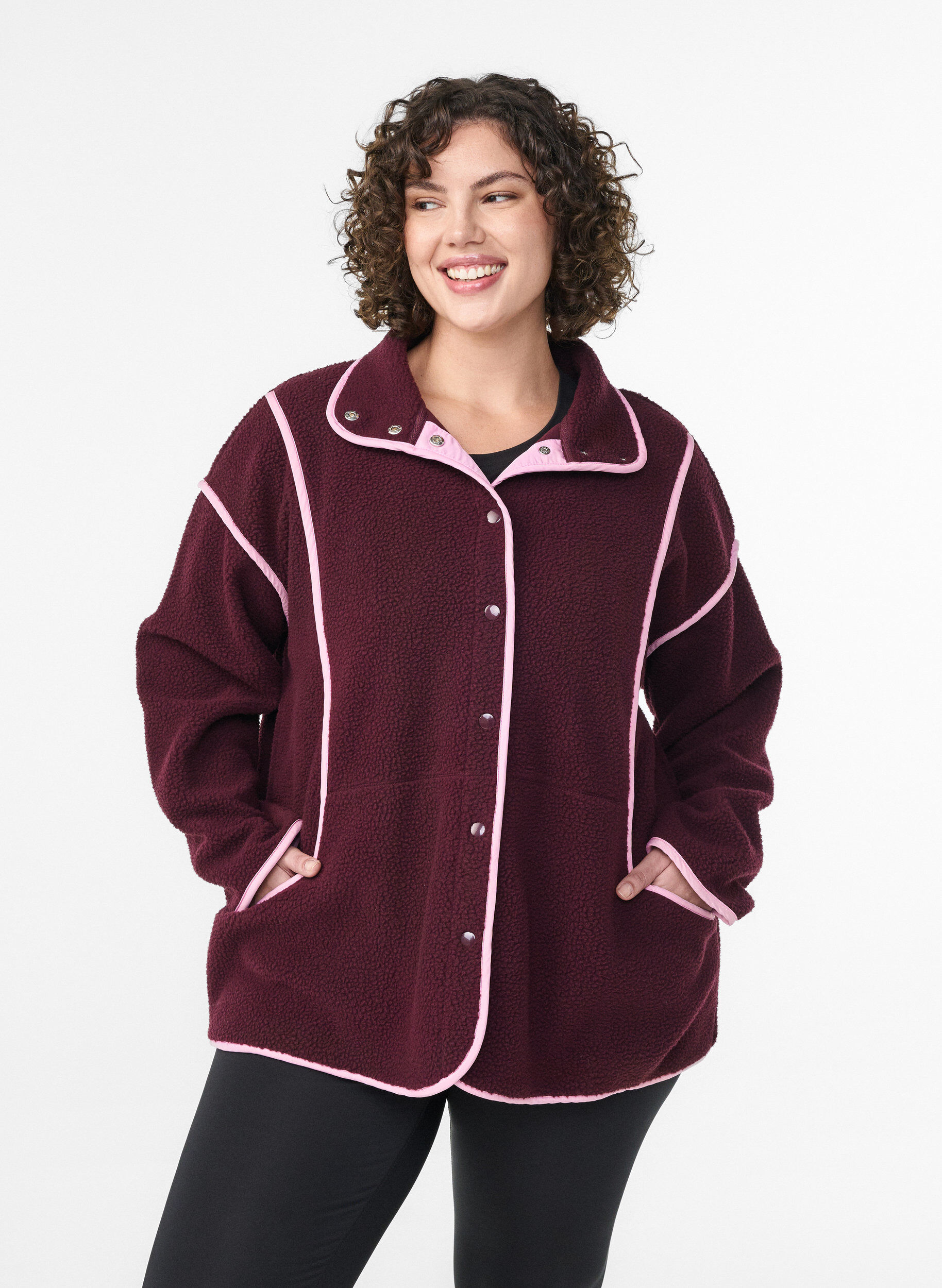 Veste teddy avec d&eacute;tails contrastants, Bordeaux, Model