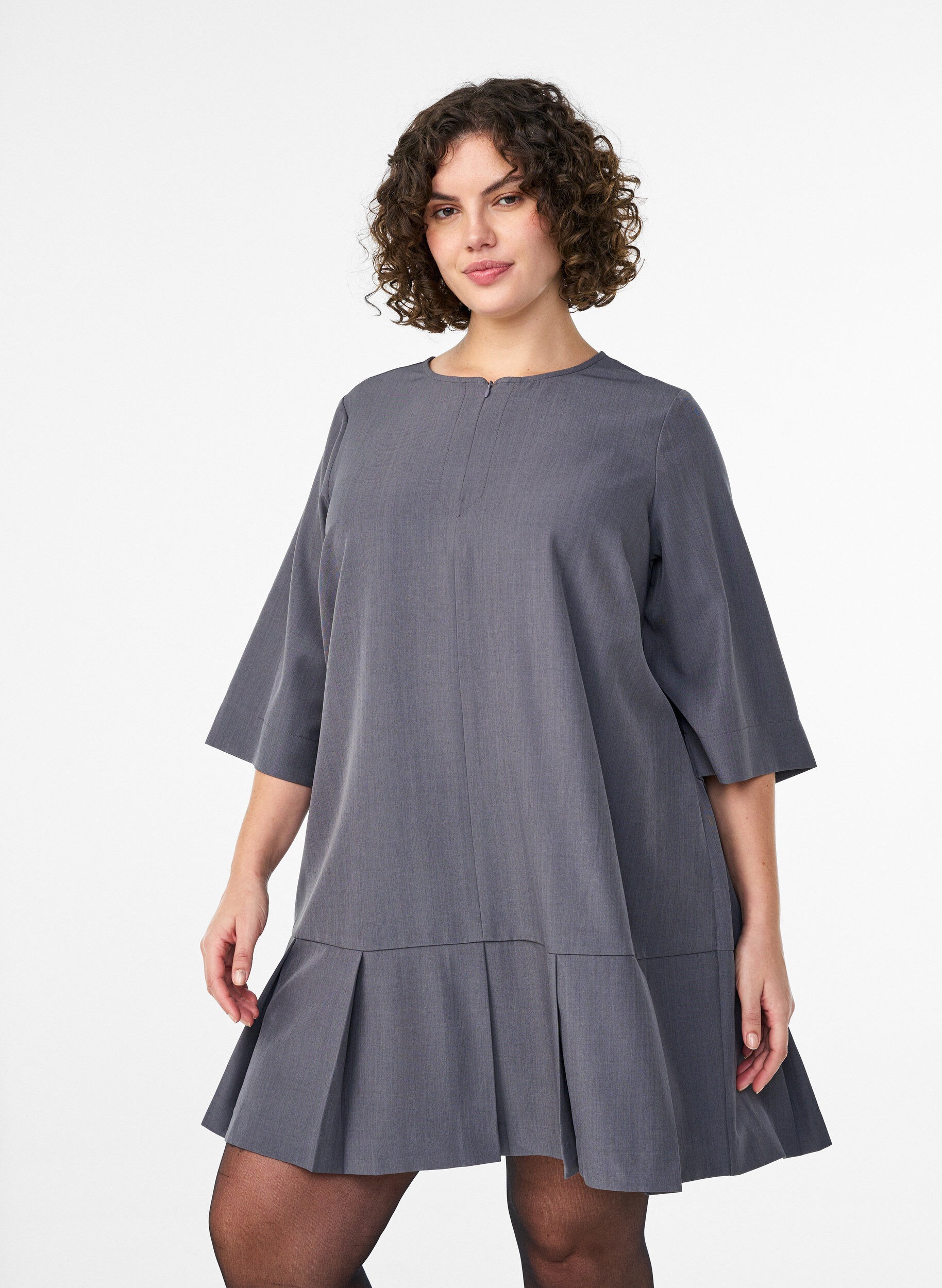 Robe courte &agrave; coupe &eacute;vas&eacute;e avec fermeture &eacute;clair et manches 3/4, Gris, Model